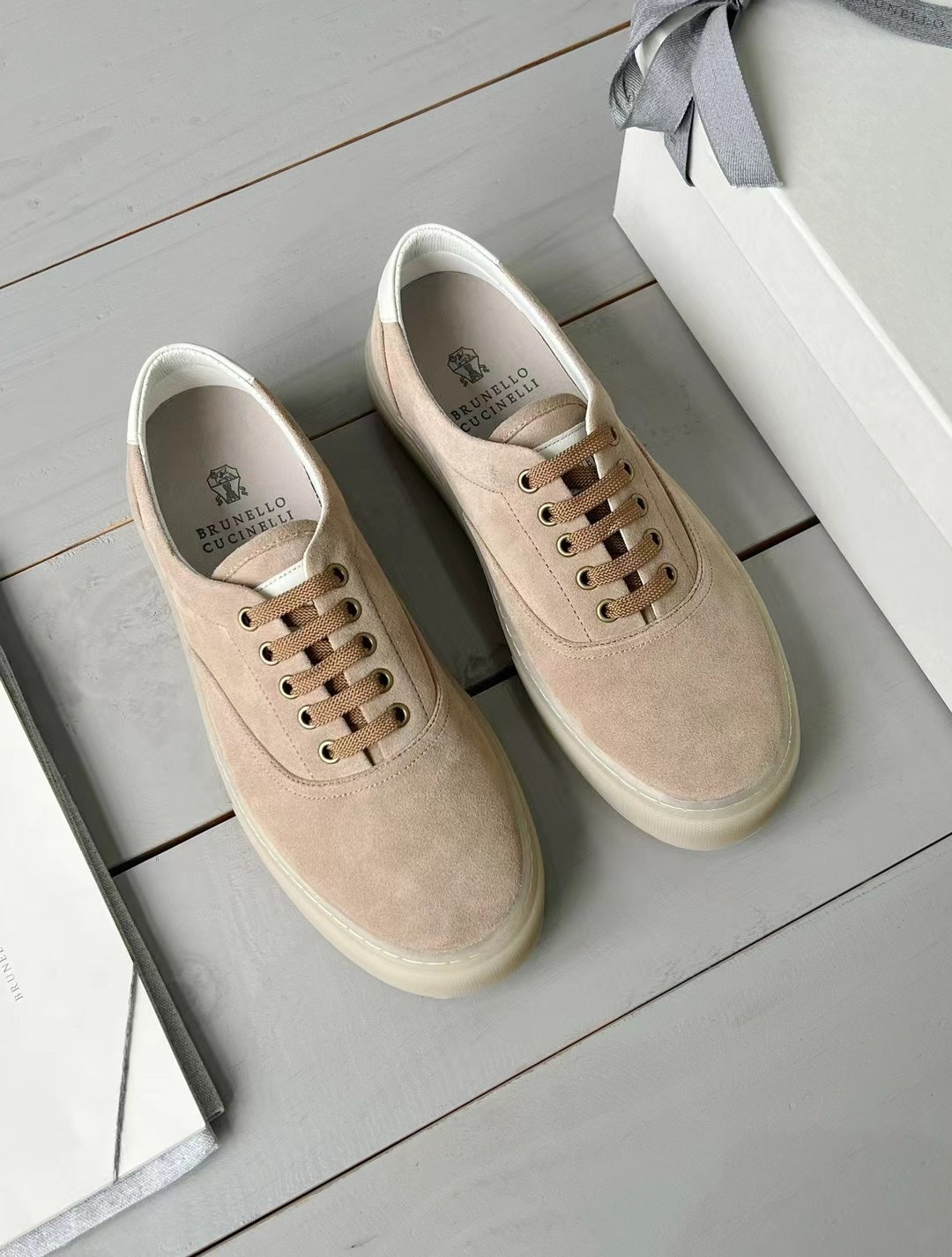 브*넬로 레더 로우탑 남성 스니커즈