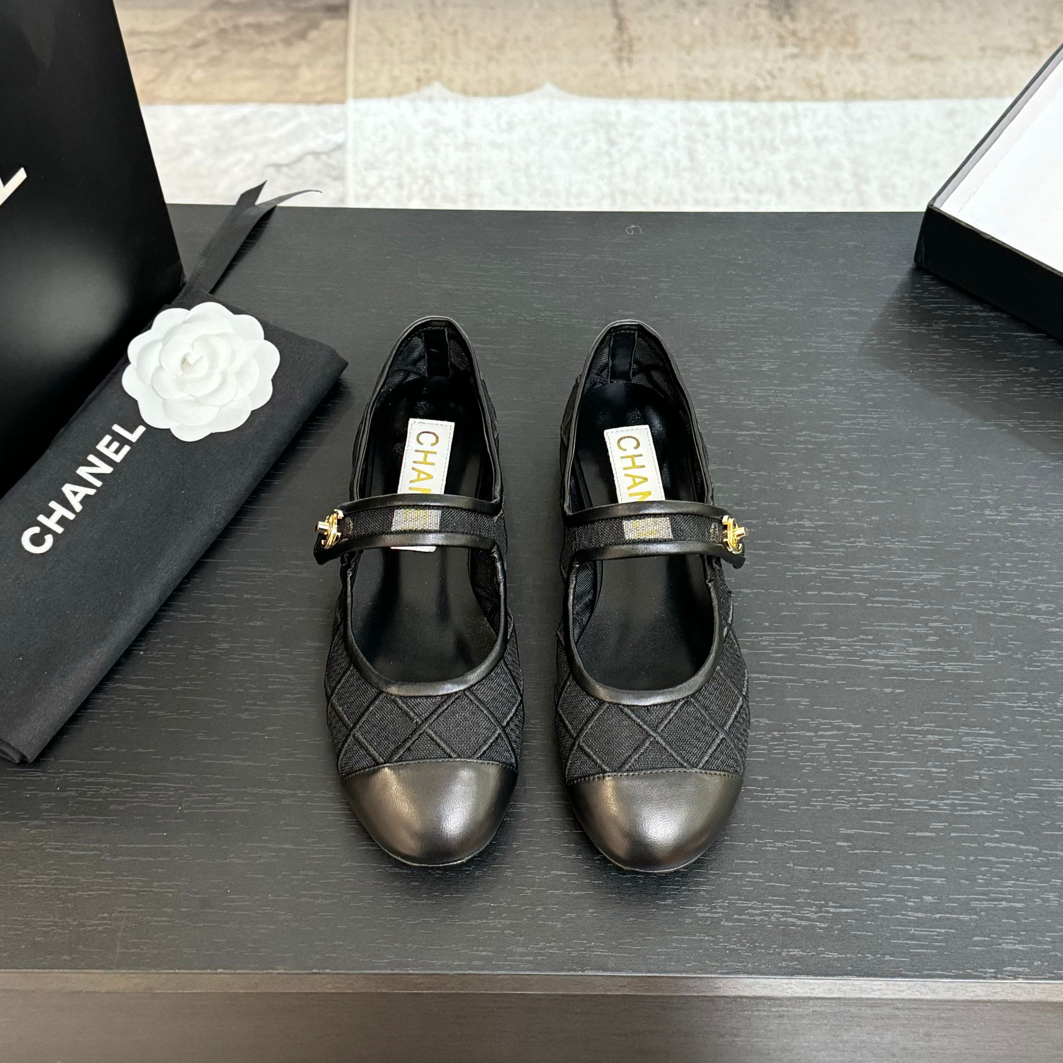 샤* 25ss 봄 여름 자수 포인트 발레 슈즈