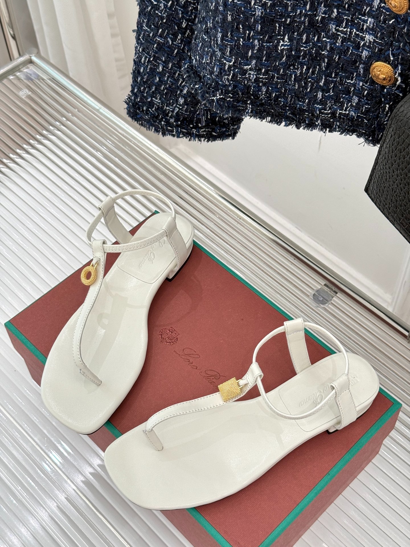 로*피아나 클래식 빈티지 펜던트 조리 슬리퍼