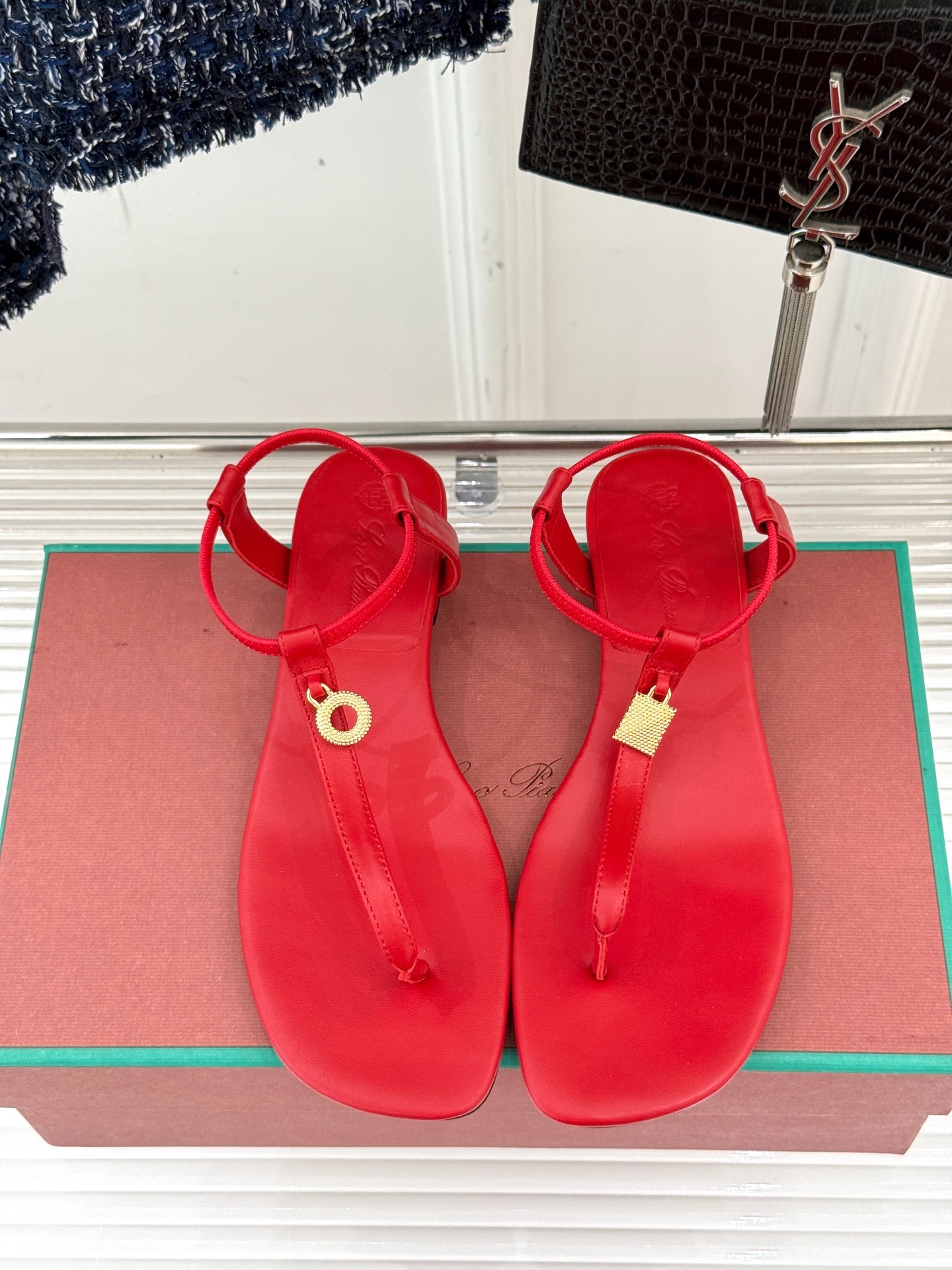 로*피아나 클래식 빈티지 펜던트 조리 슬리퍼