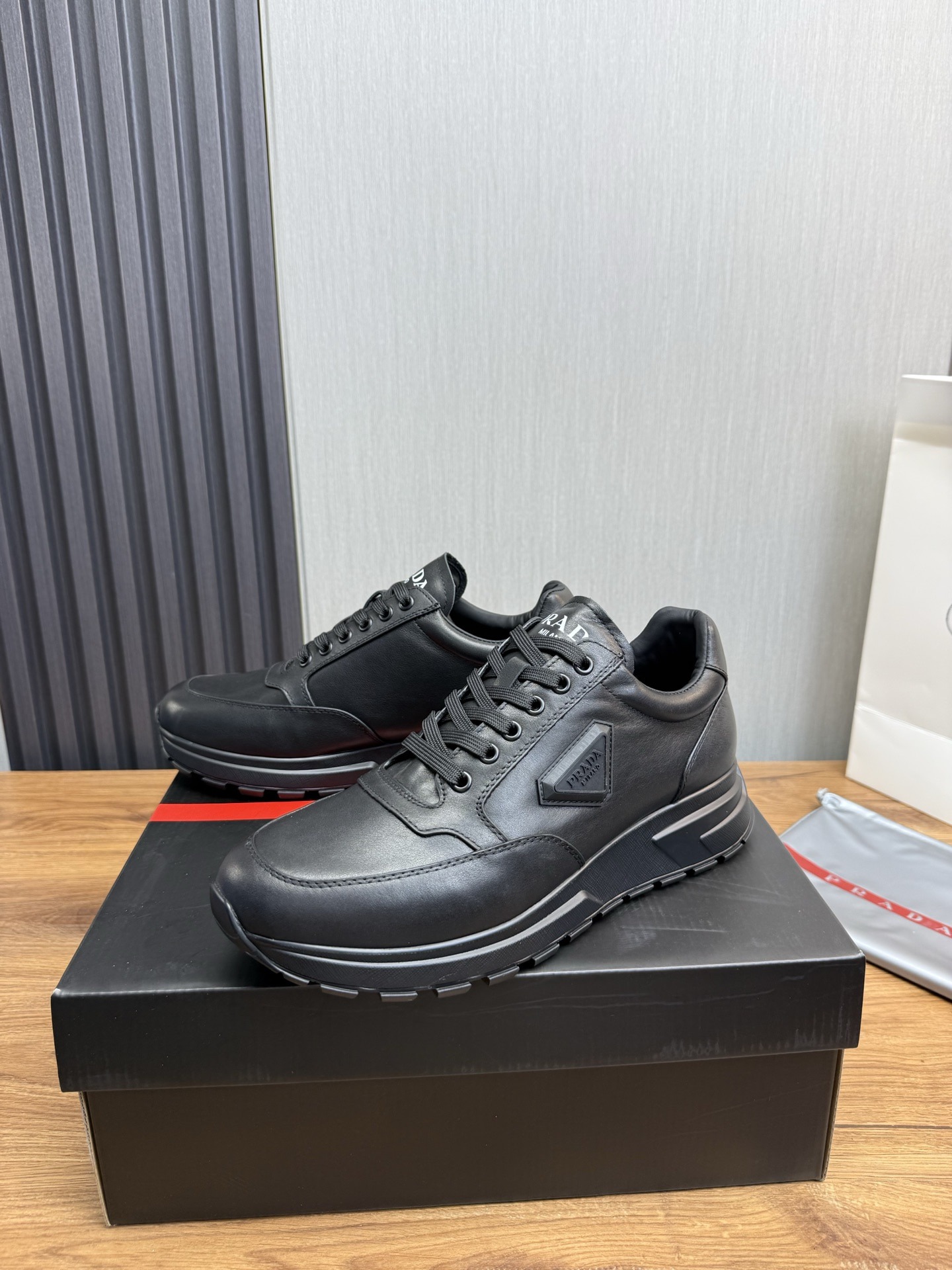 프*다 신상 남성 스니커즈