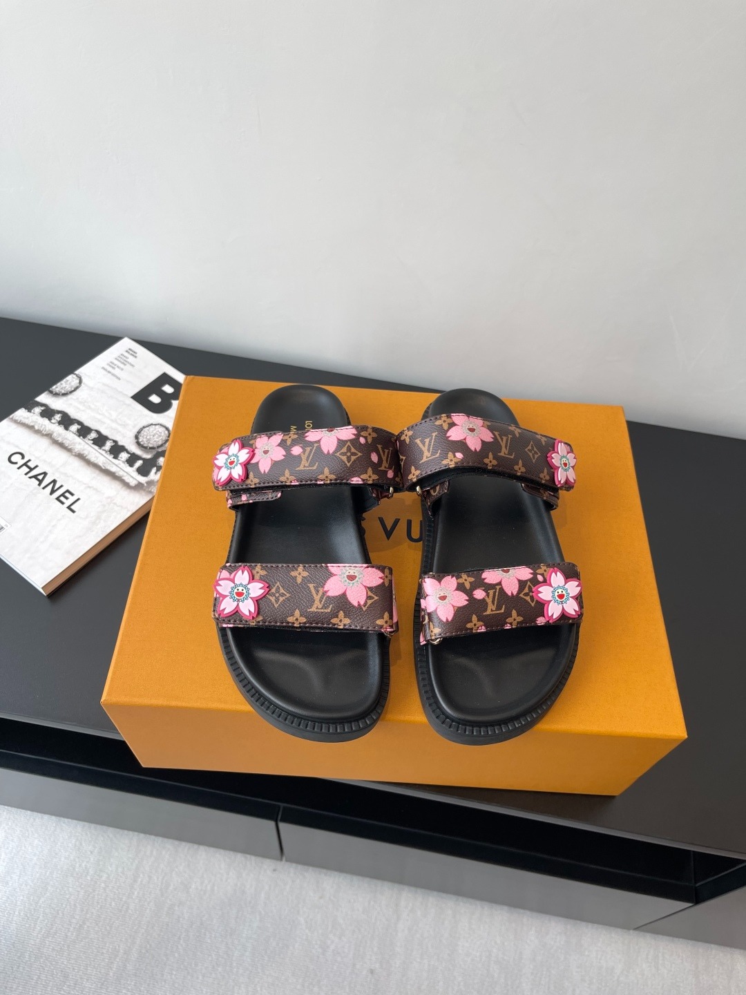 루*비통 봄여름 신상 콜라보레이션 슬리퍼