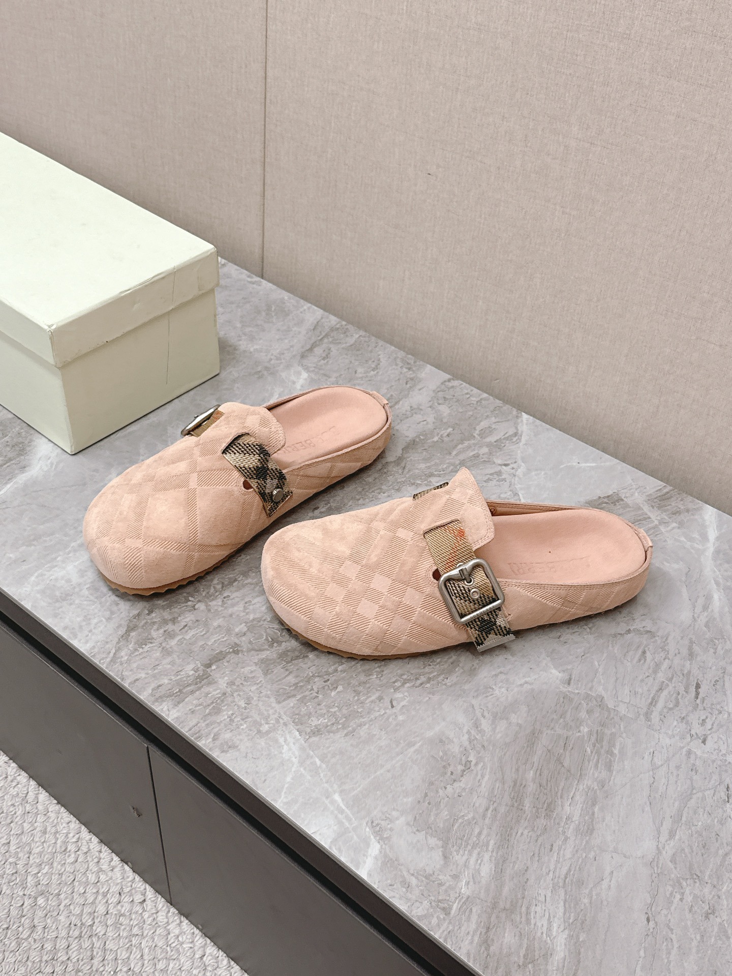 버*리 25 신상 커플 버켄 스니커즈