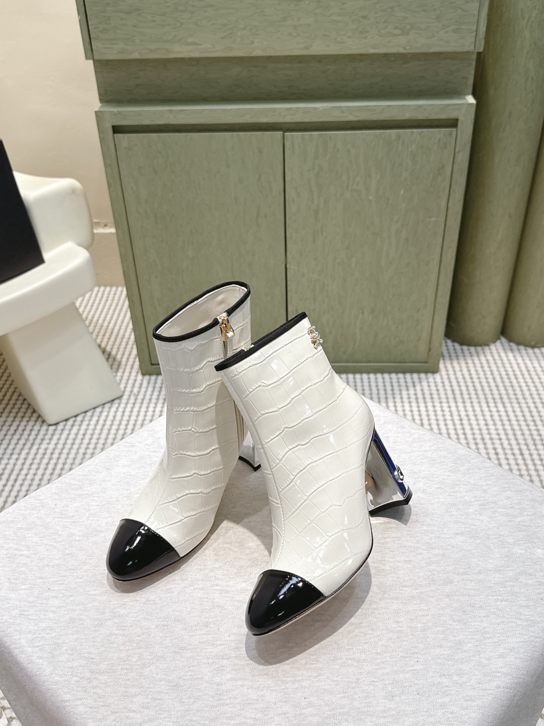 샤* 투톤 배색 앵클부츠