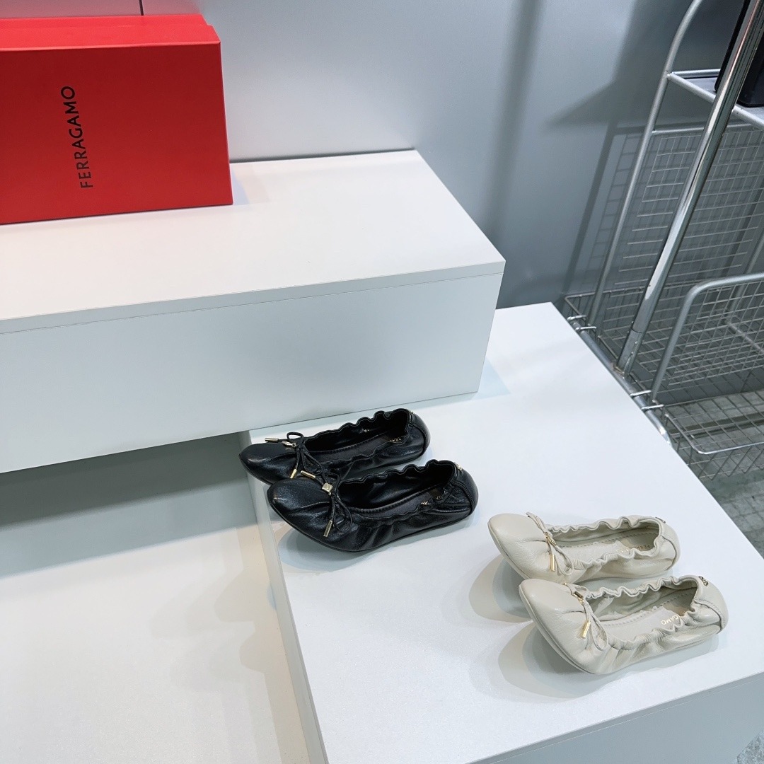 프*다 25 봄여름 신상 뒤 밴딩 발레 슈즈