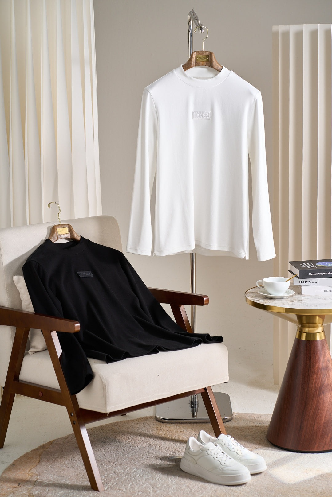 디* 신상 긴팔 티셔츠