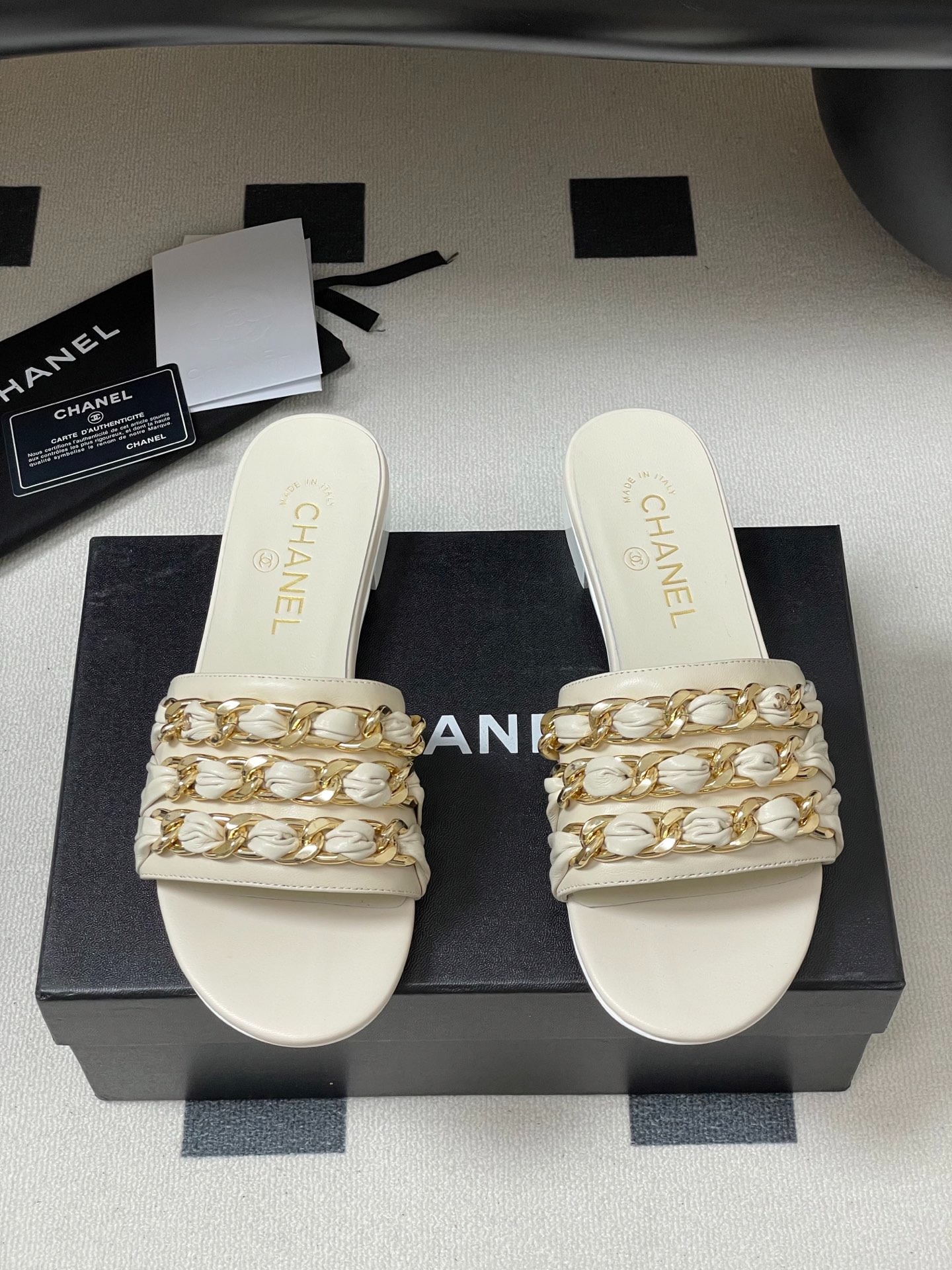 샤* 25B 빅 체인 플랫 스틸레토 슬리퍼