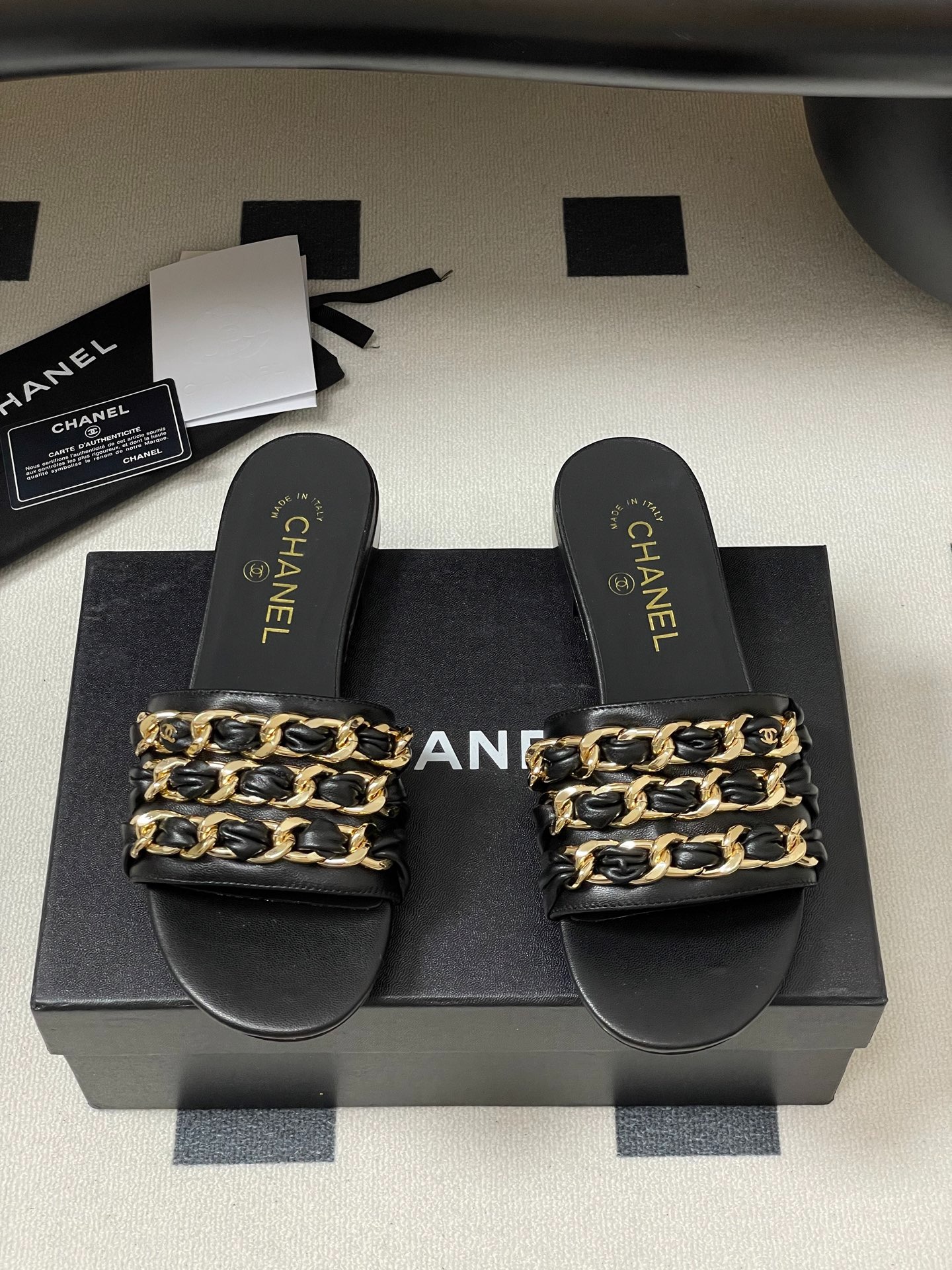 샤* 25B 빅 체인 플랫 스틸레토 슬리퍼