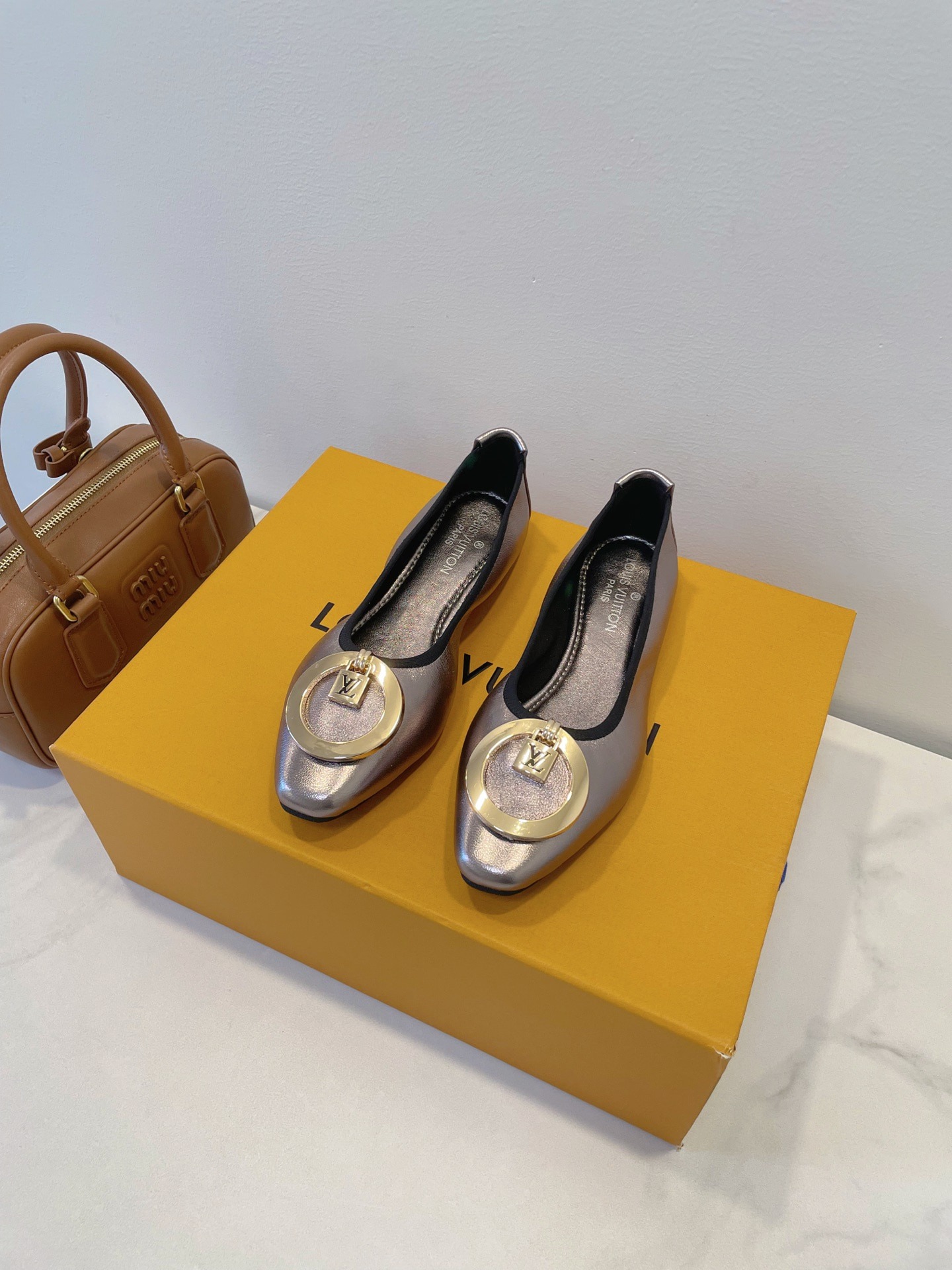 루*비통 신상 발레 단화