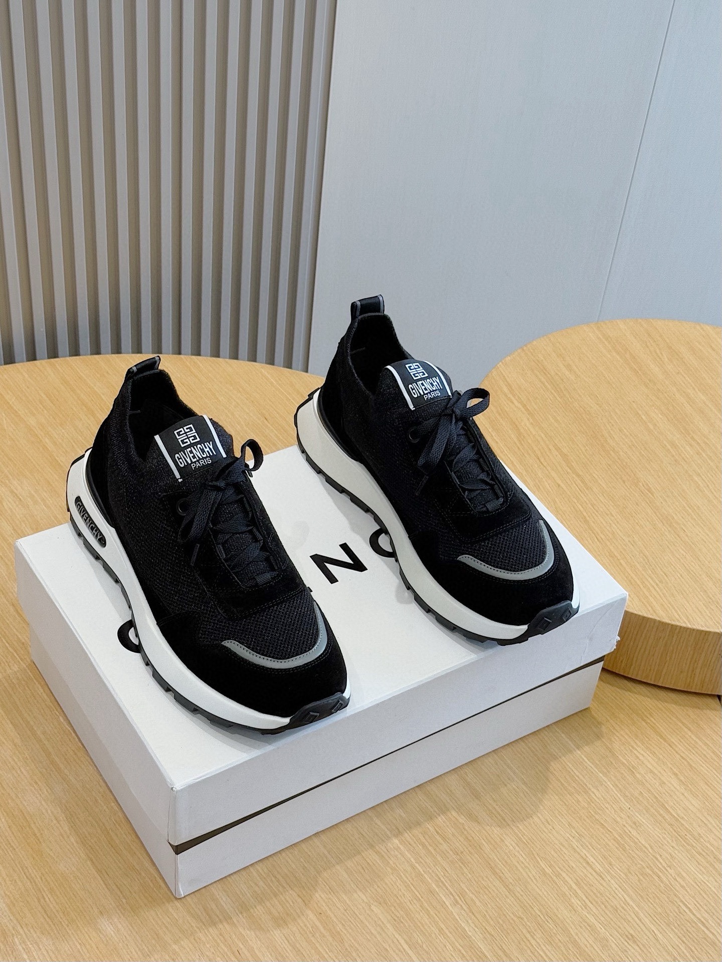 지*시 신상 러너 스니커즈