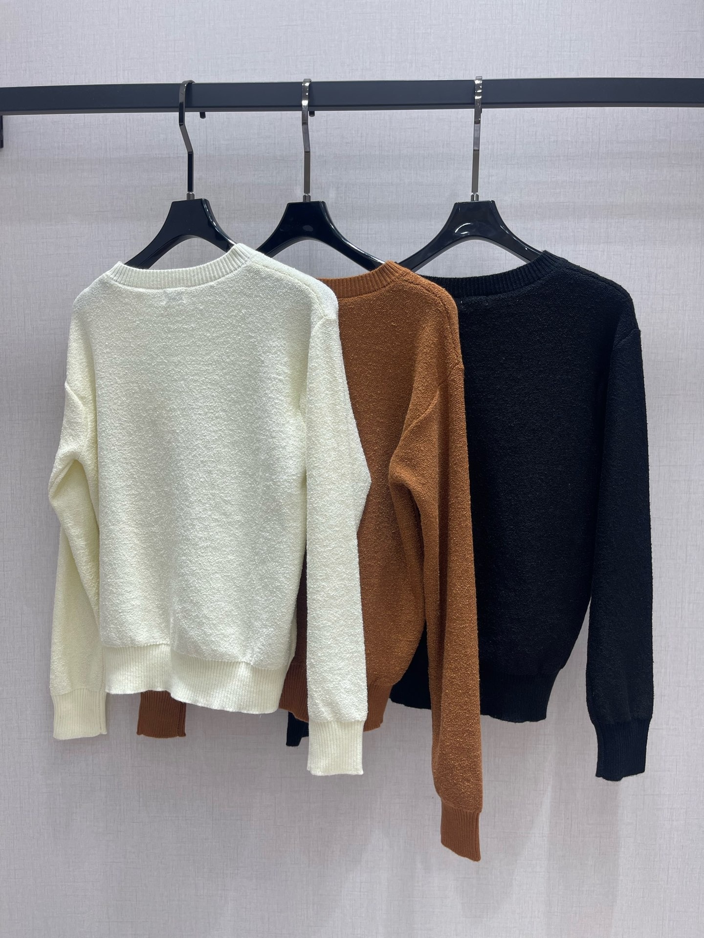 로*베 초봄 신상 울100% 라운드 니트 탑