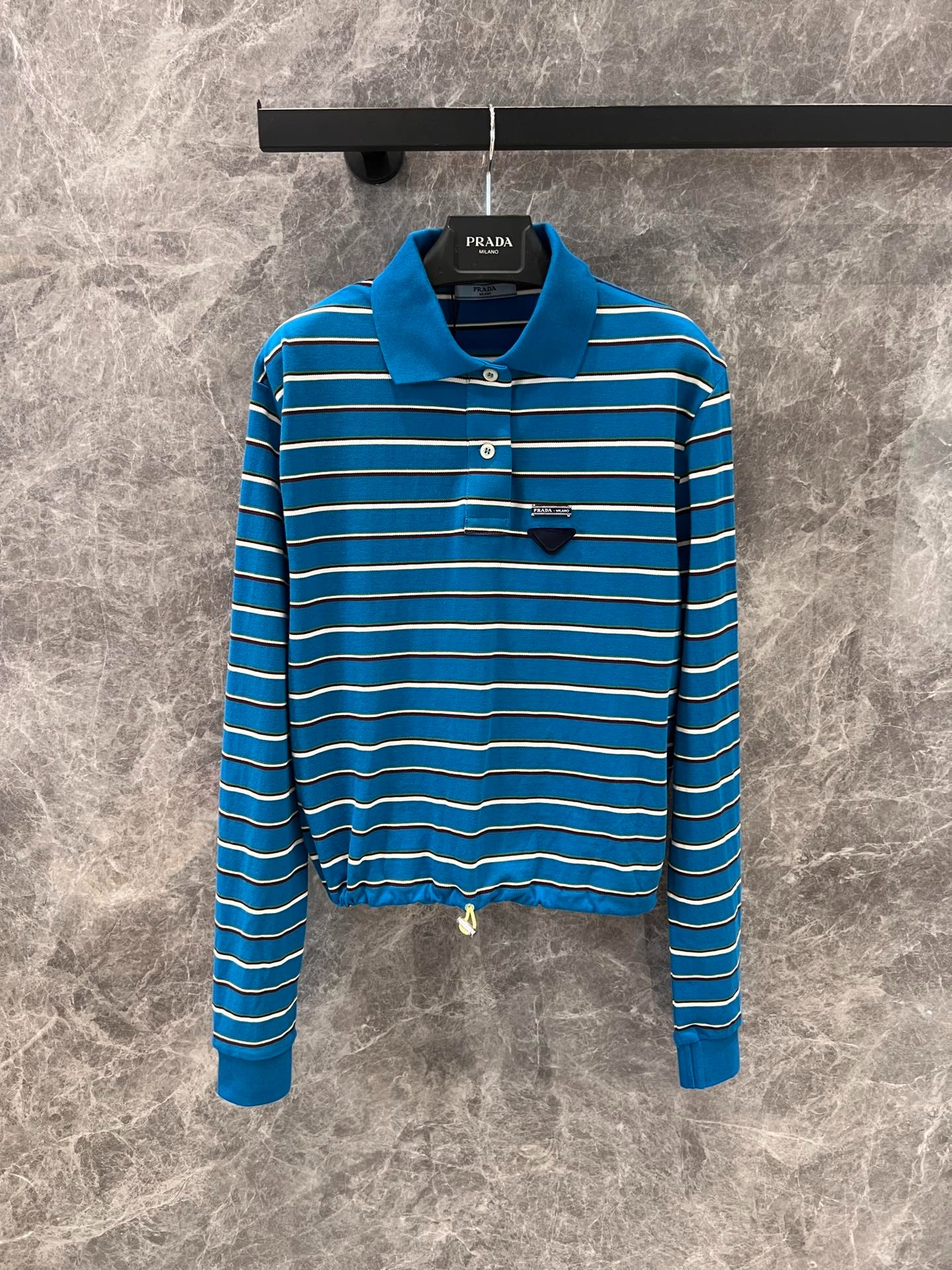 프라다 25Ss 이른 봄 신상 멜란지 스트라이프 터틀넥