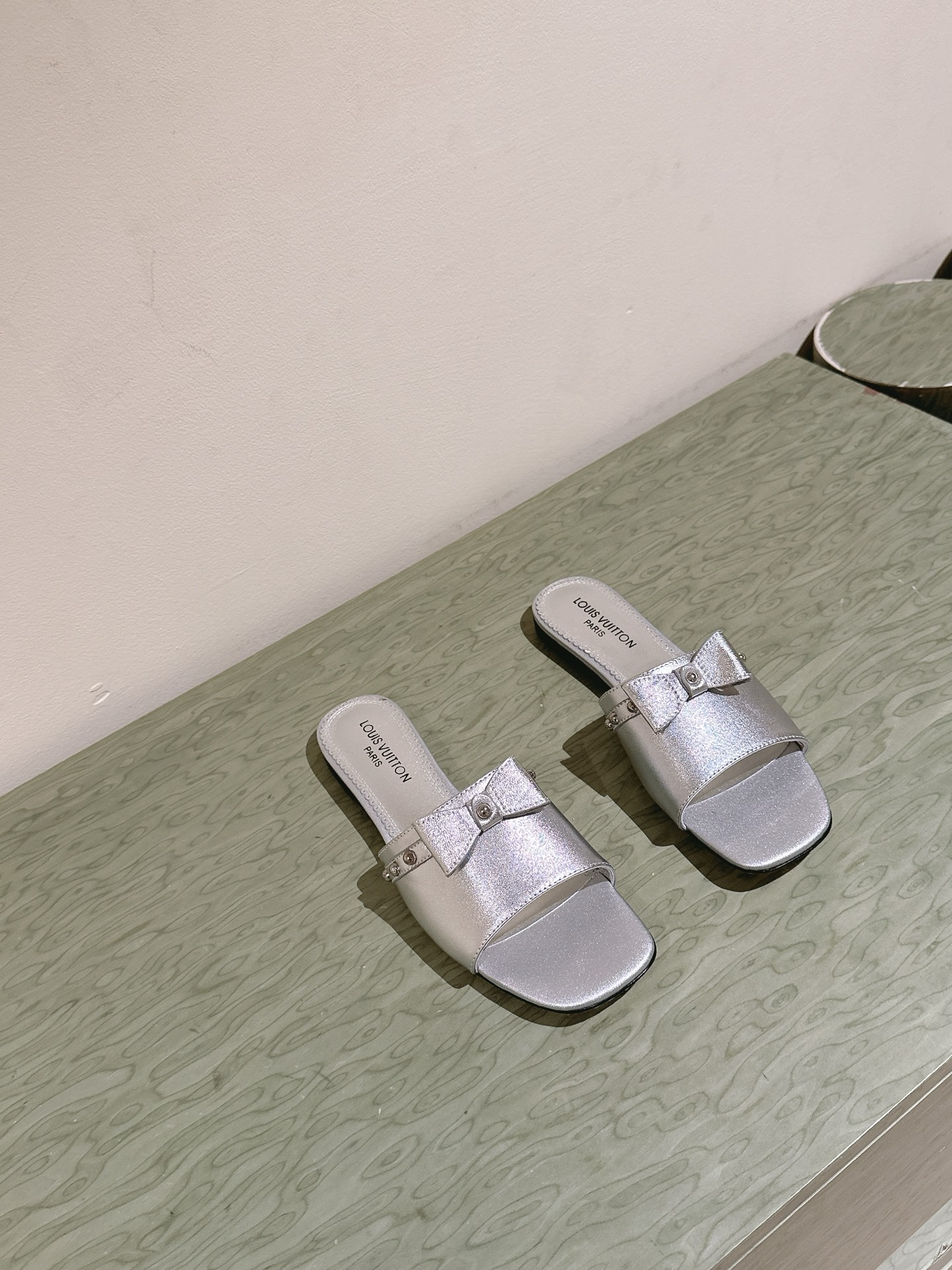 루*비통 신상 new arrival 슬리퍼