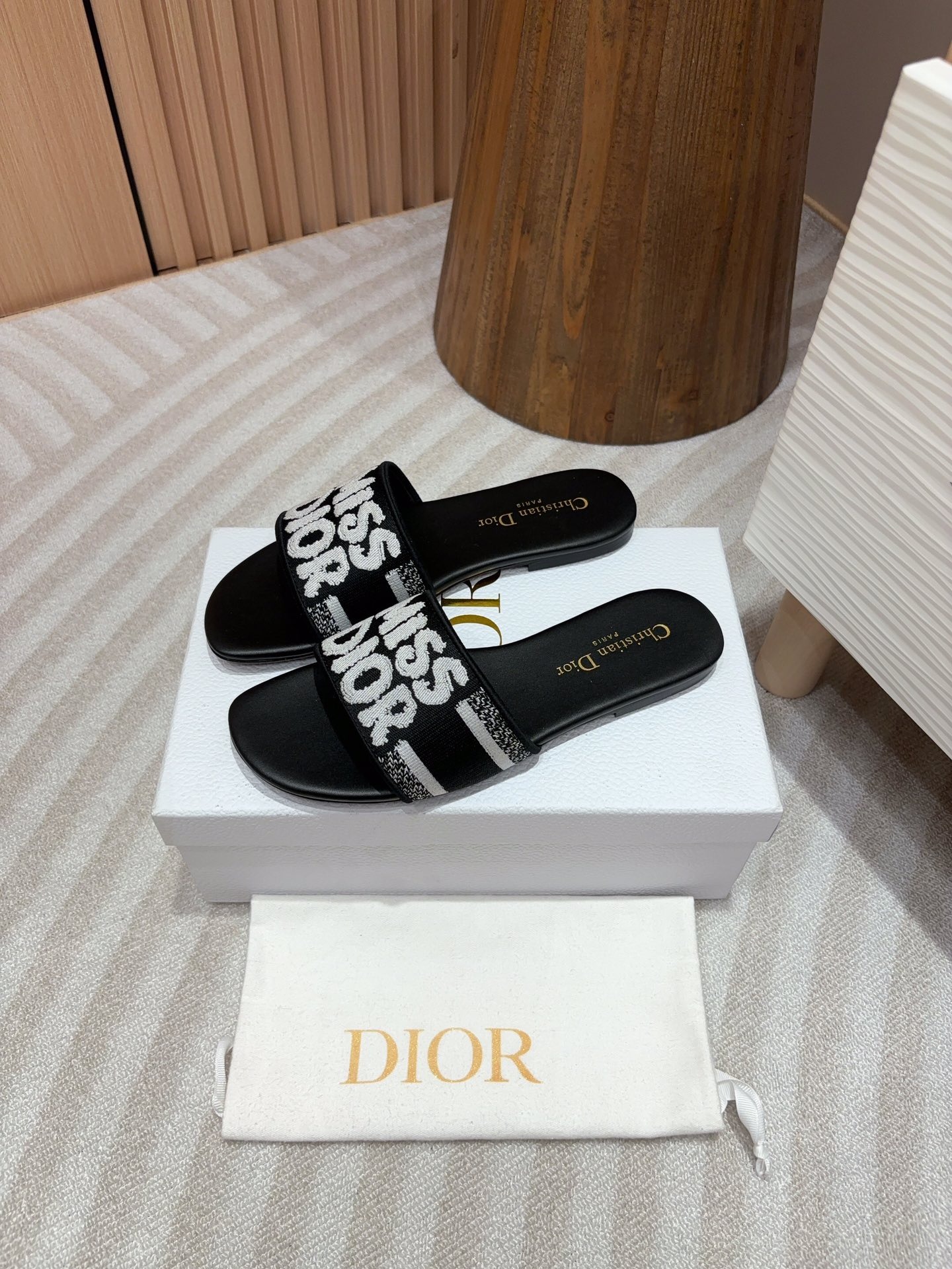 디* 신상 스퀘어 통굽 일자 슬리퍼