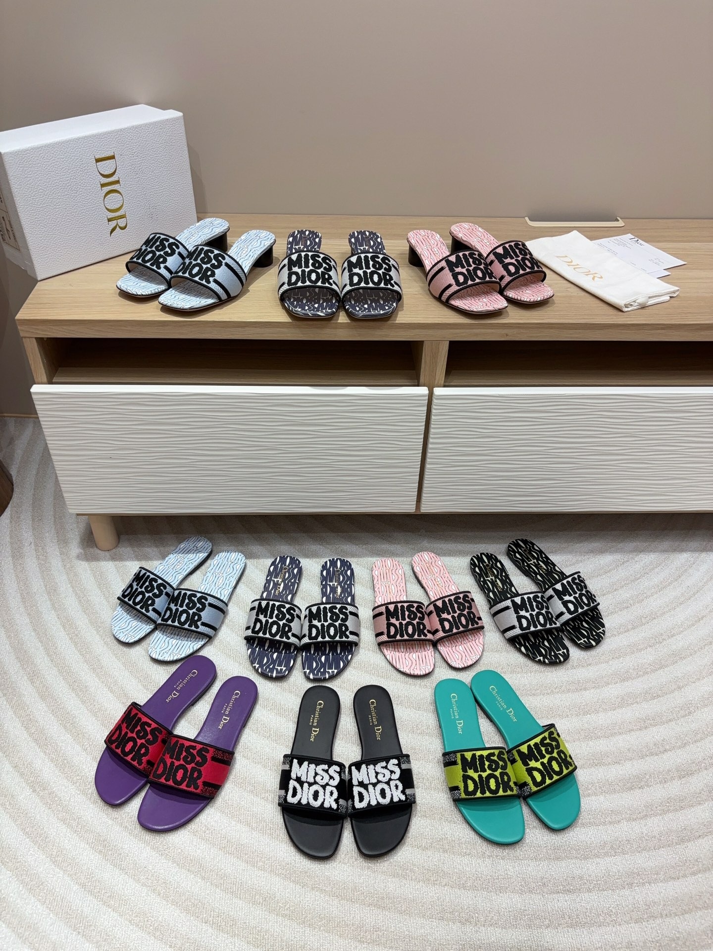 디* 신상 스퀘어 통굽 일자 슬리퍼