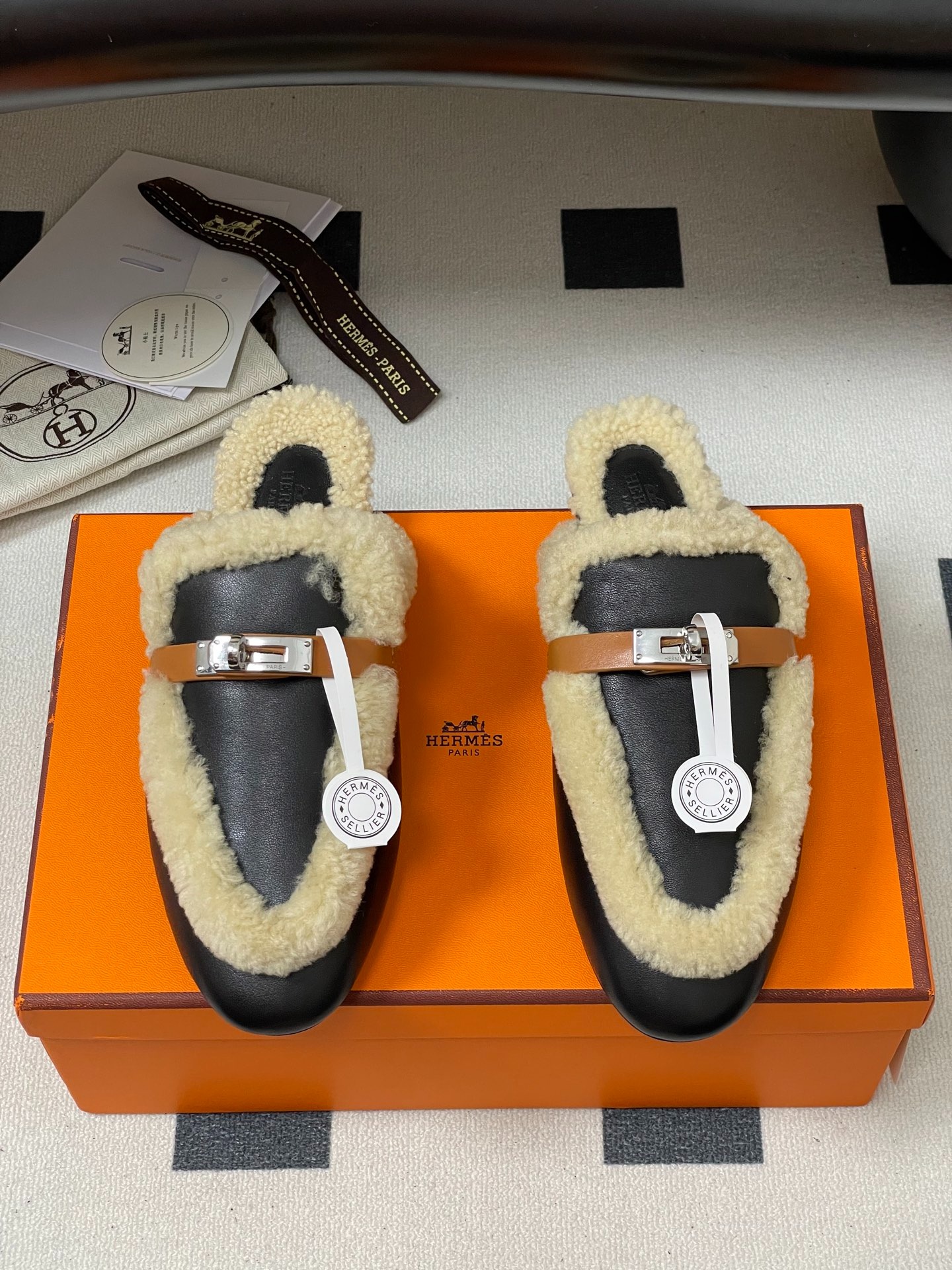 에*메스 오즈울 뮬러 클래식 켈리백 세미슬리퍼