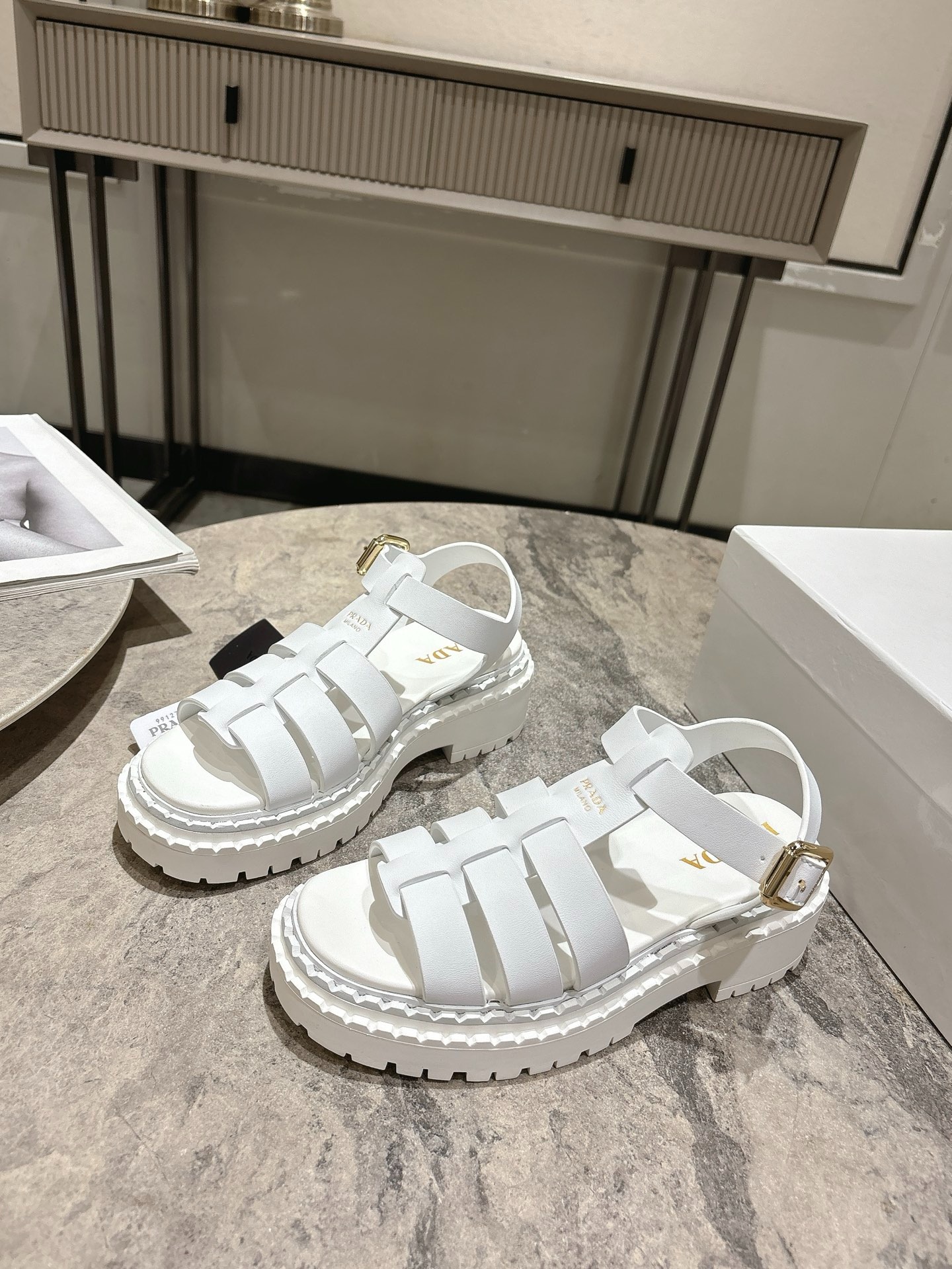 프*다 25ss 로마 메쉬 샌들