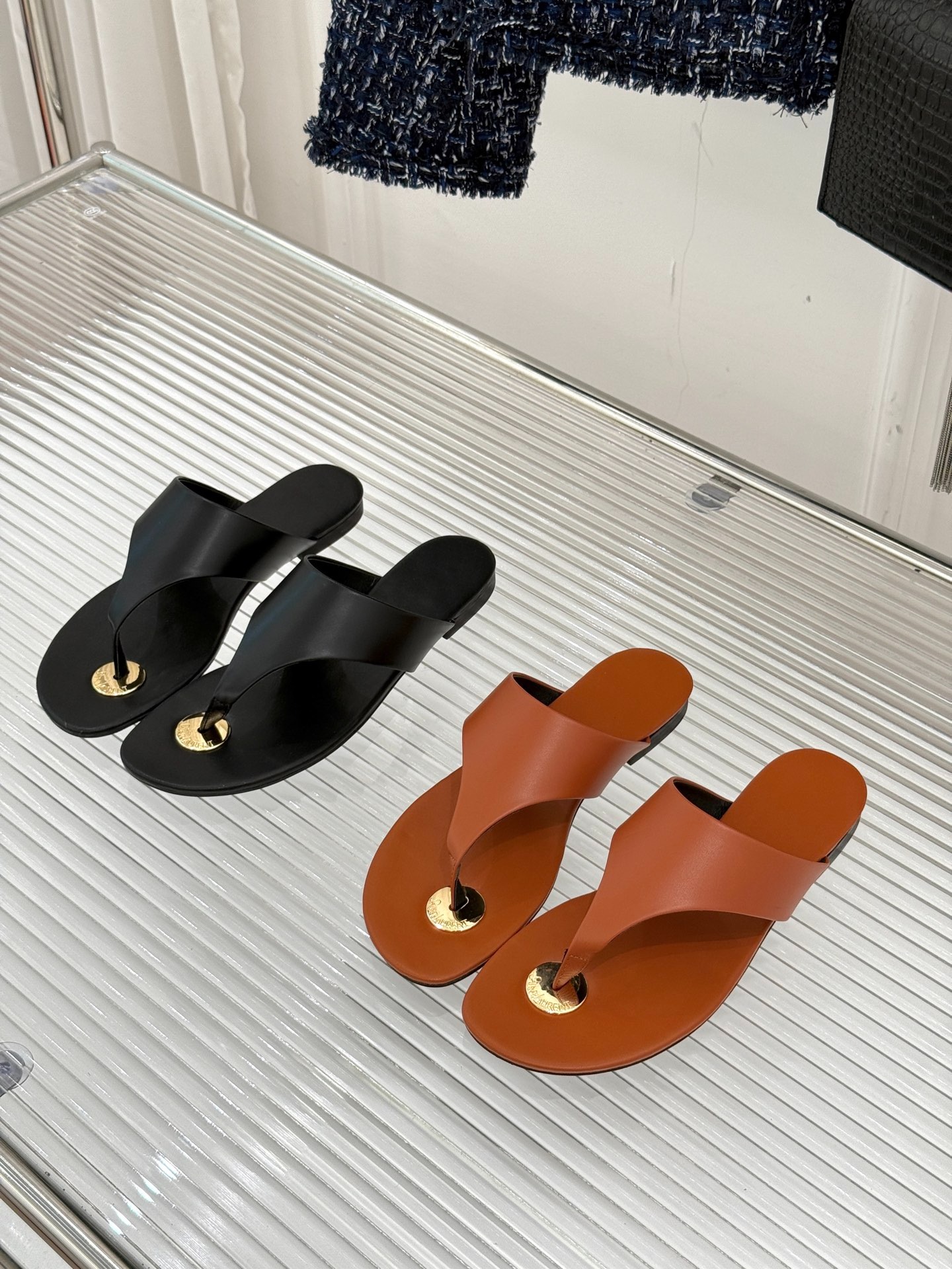 입*로랑 25 봄여름 신상 조리 슬리퍼