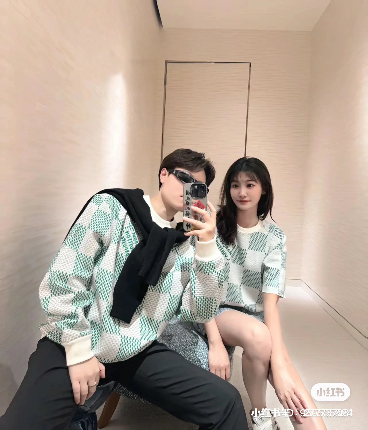 루*비통 다미에 슬리브 크루넥 니트