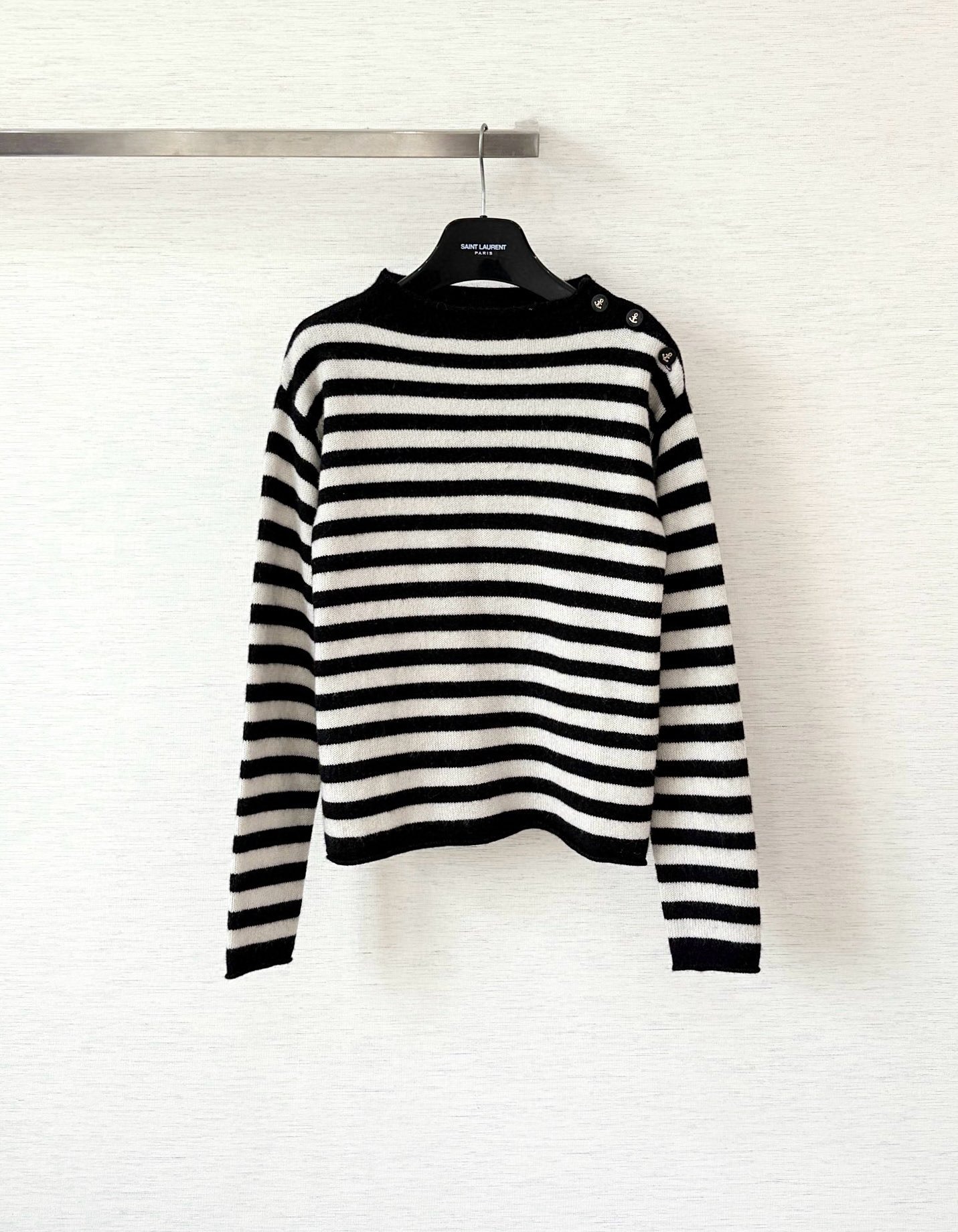 디* 마린 숄더 스트라이프 캐시미어 니트