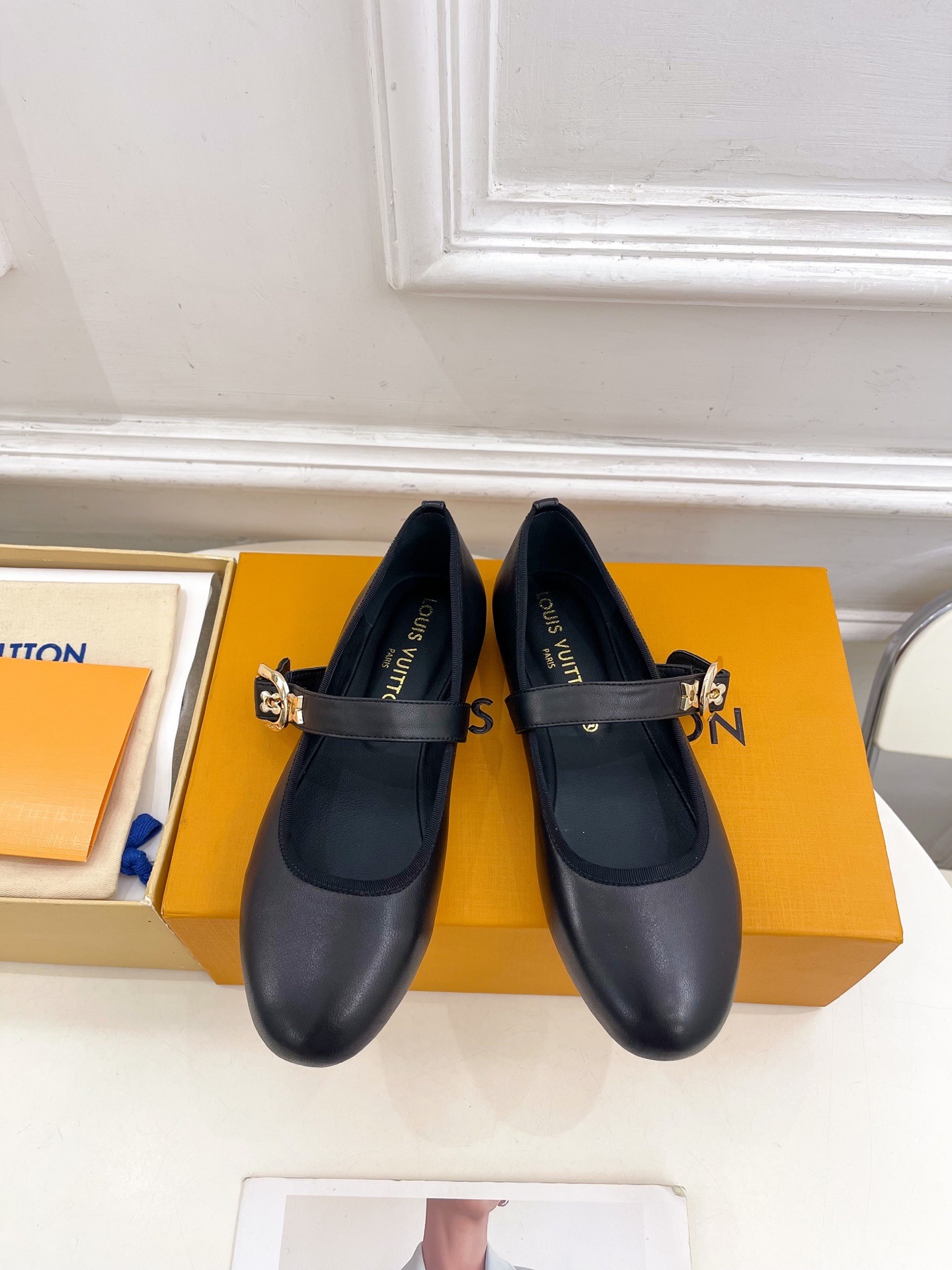 루*비통 25 뉴 무*카미 타카시 콜라보 발레화