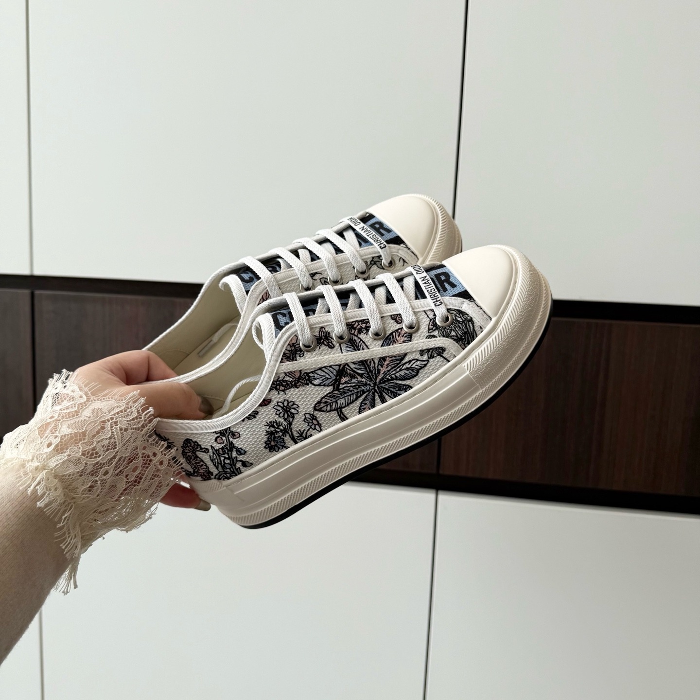 디* 신상 플랫폼 스니커즈