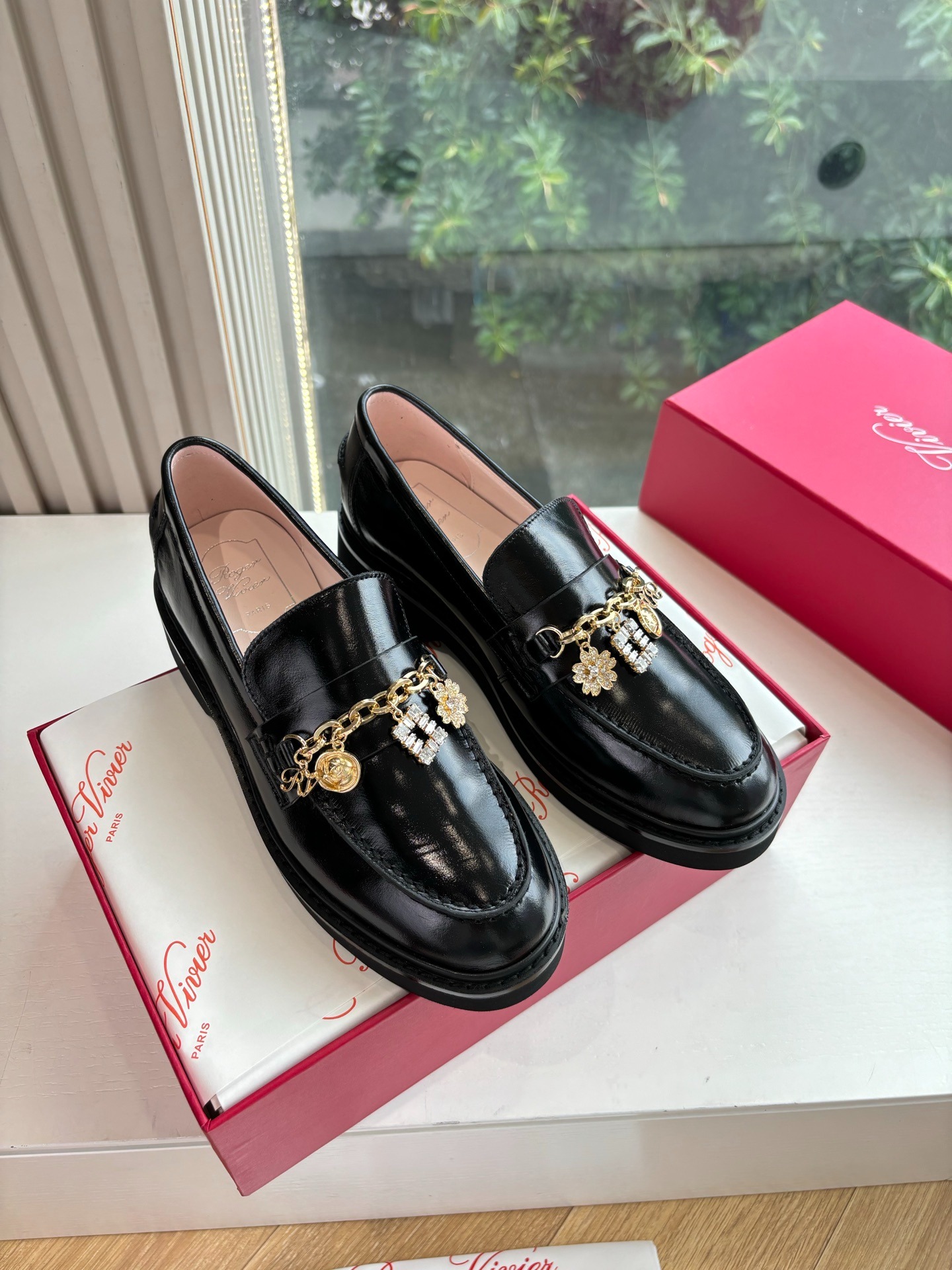 로*비비에 25ss 신상 큐빅 체인 로퍼