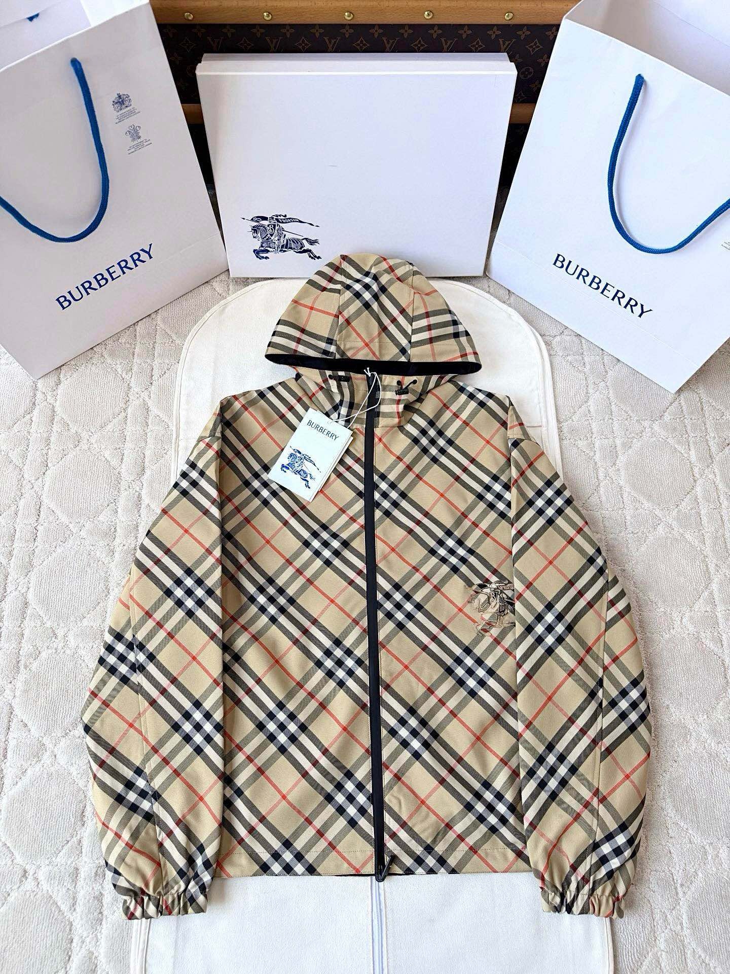 버*리 트윌 자수 리버시블 재킷 코트