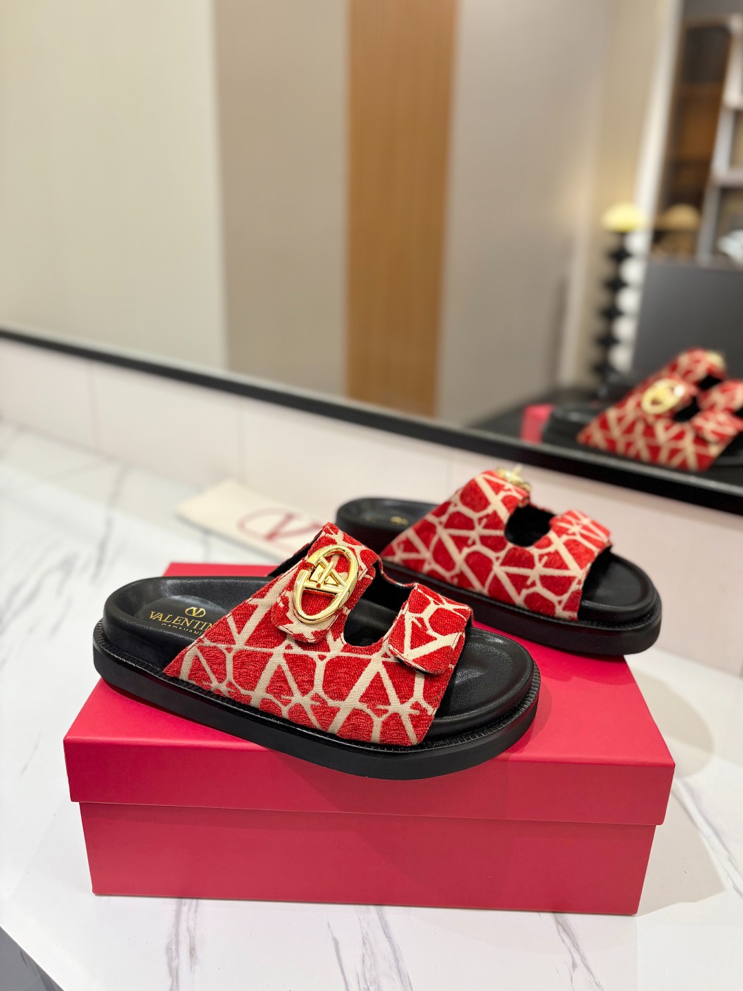 발*티노 2025ss 신상 슬리퍼