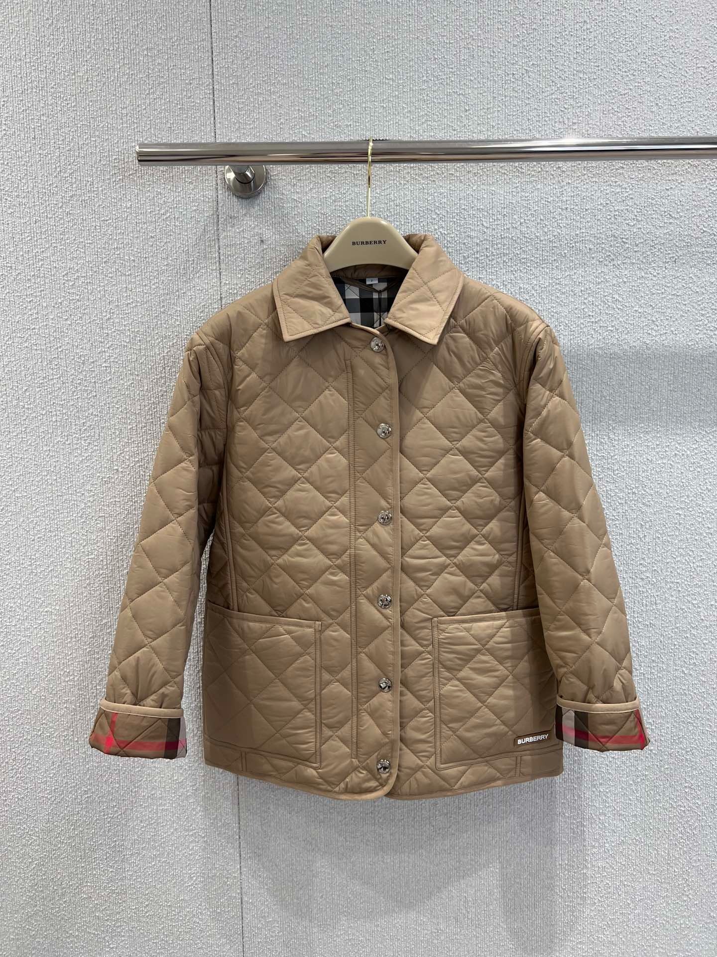 버*리 25FW 신상 클래식 퀼팅 패딩코트