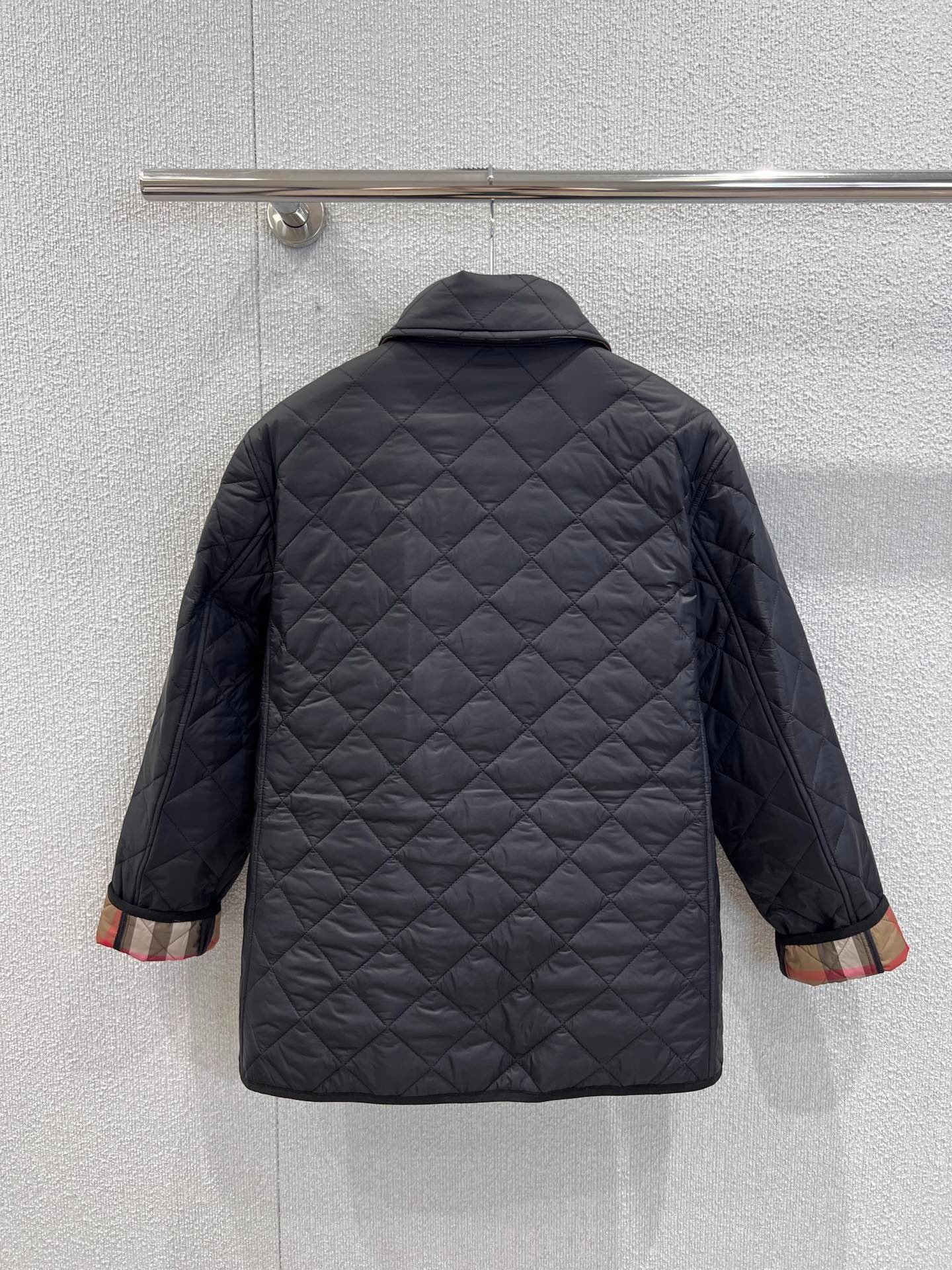 버*리 25FW 신상 클래식 퀼팅 패딩코트