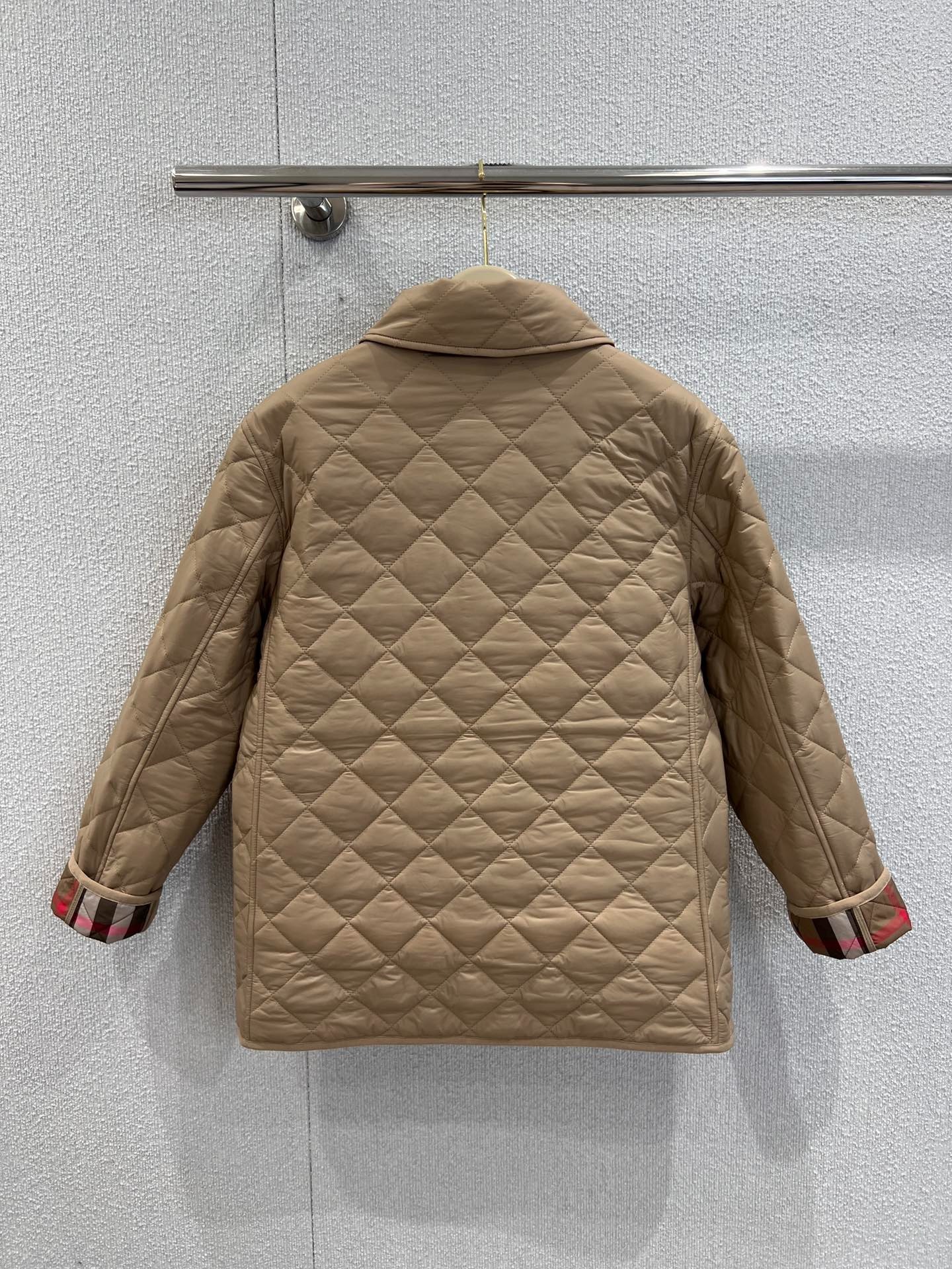 버*리 25FW 신상 클래식 퀼팅 패딩코트