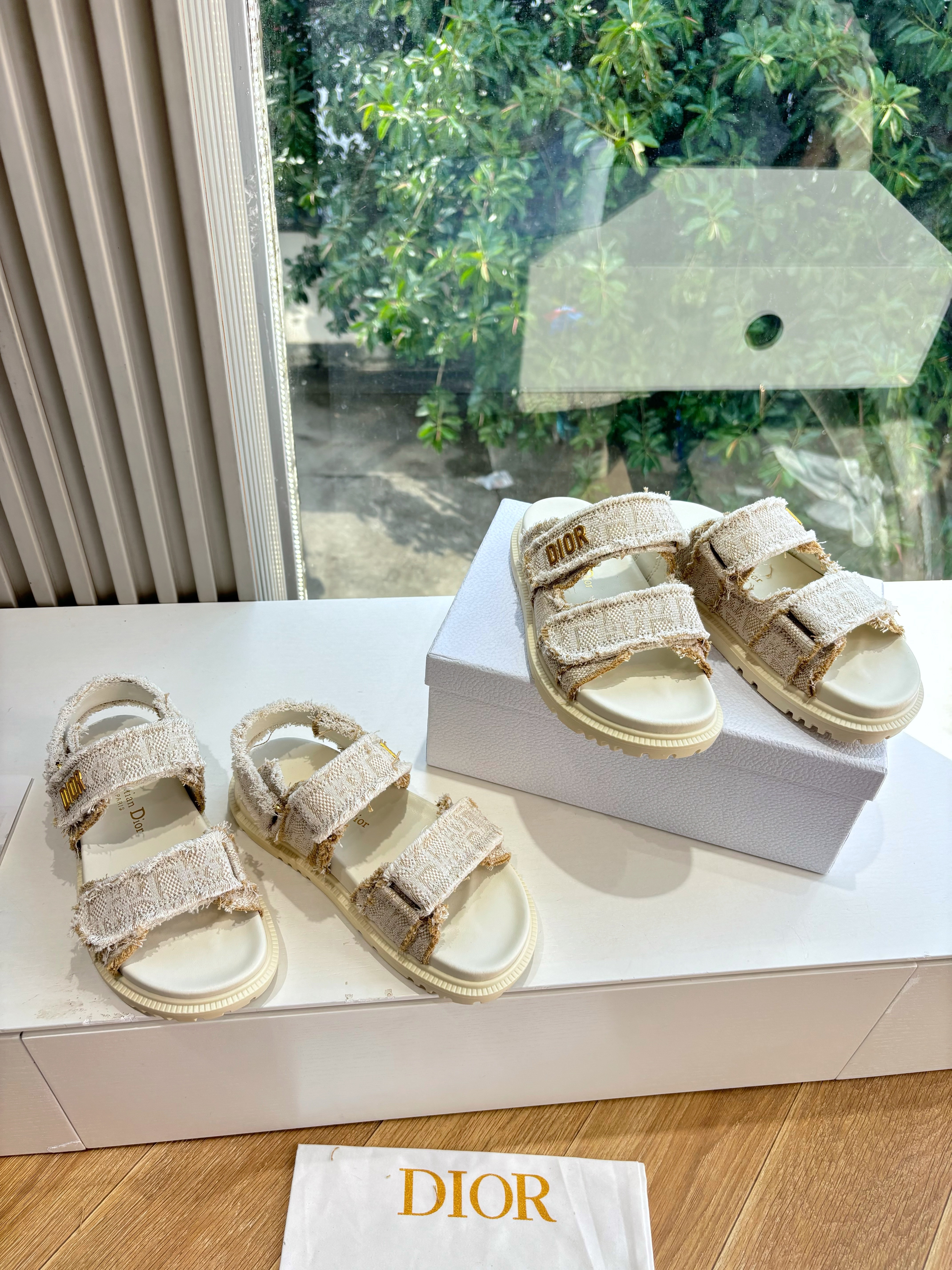 디* 25 CD 로고 버클 샌들 슬리퍼