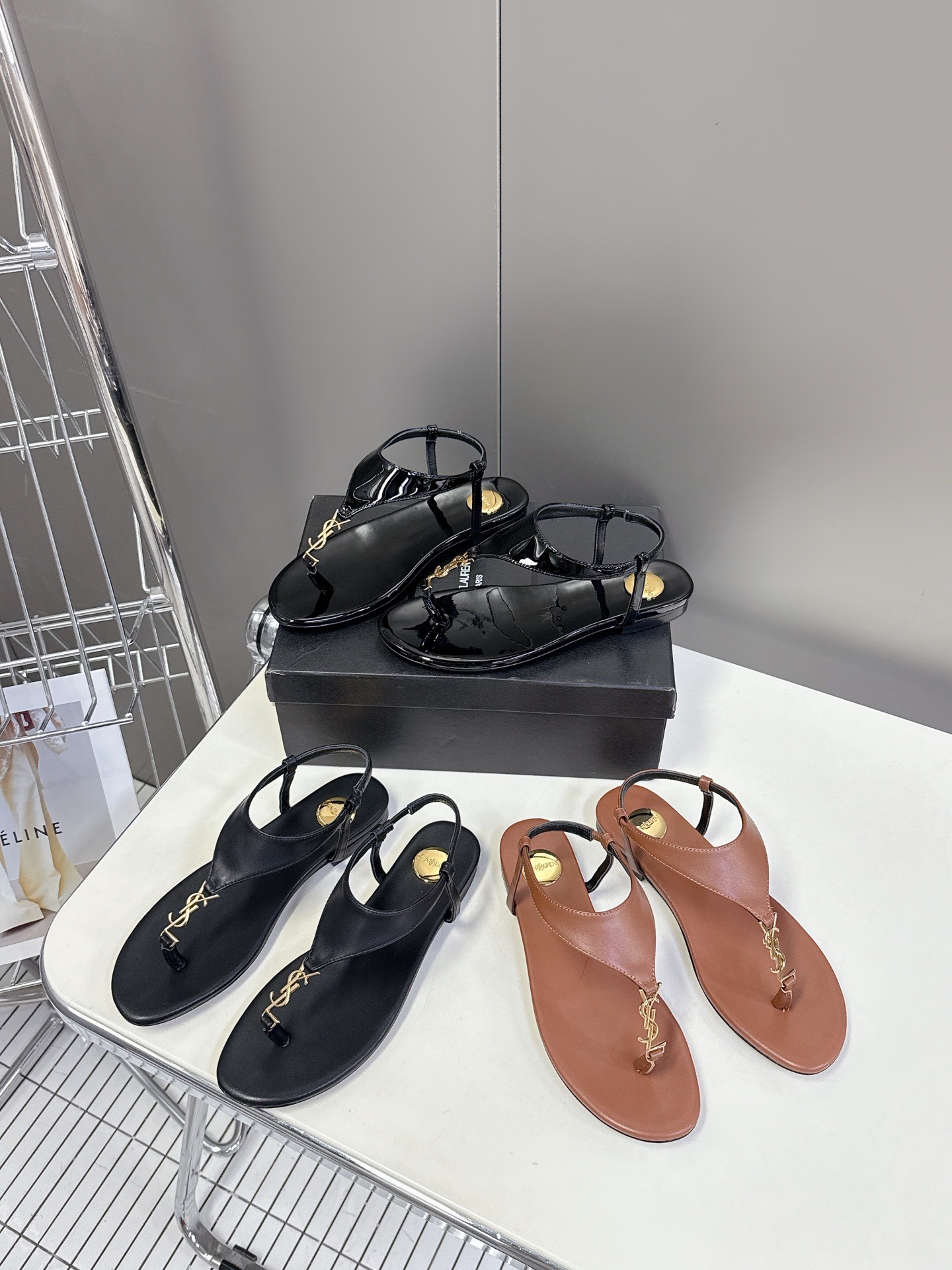 입*로랑 클래식 샌들