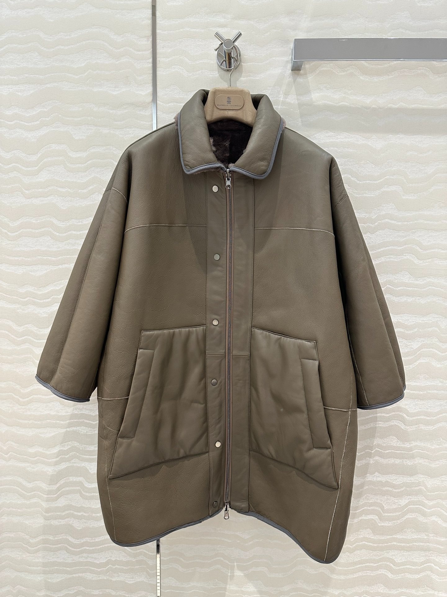 브*넬로쿠치넬리 모피 양면 숄 퍼 코트