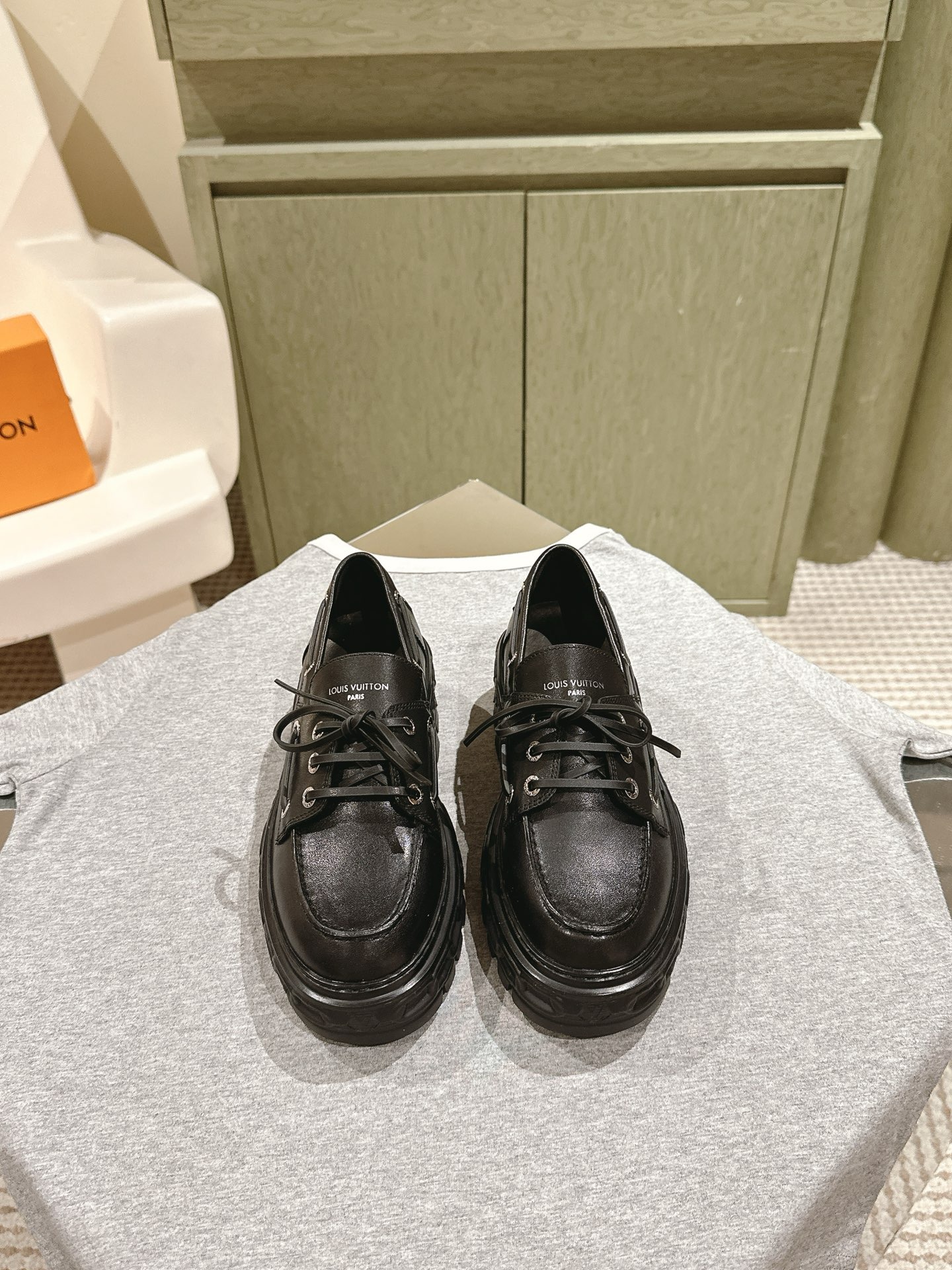 루*비통 신상 통굽 로퍼