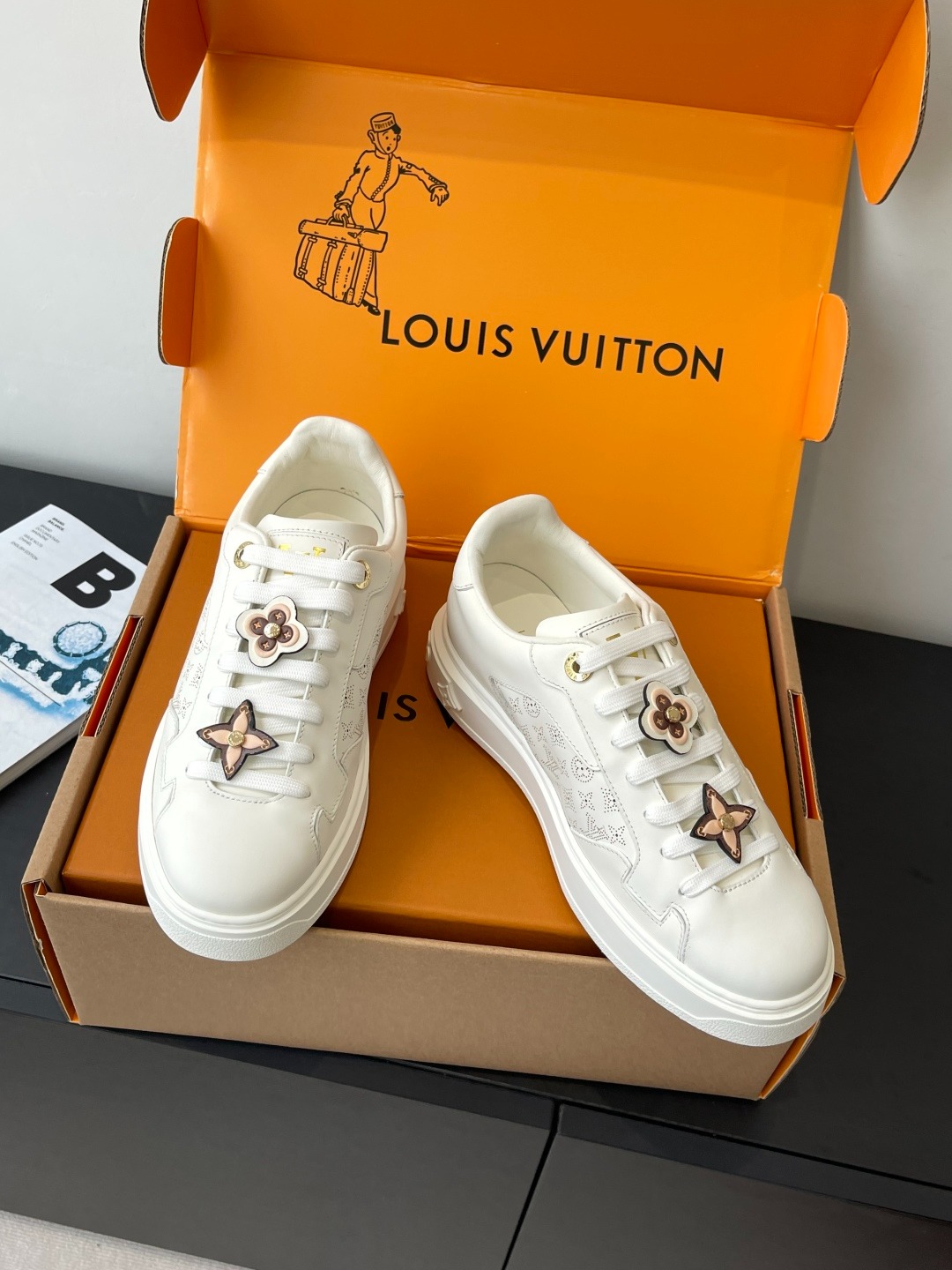 루*비통 신상 캐주얼 스니커즈