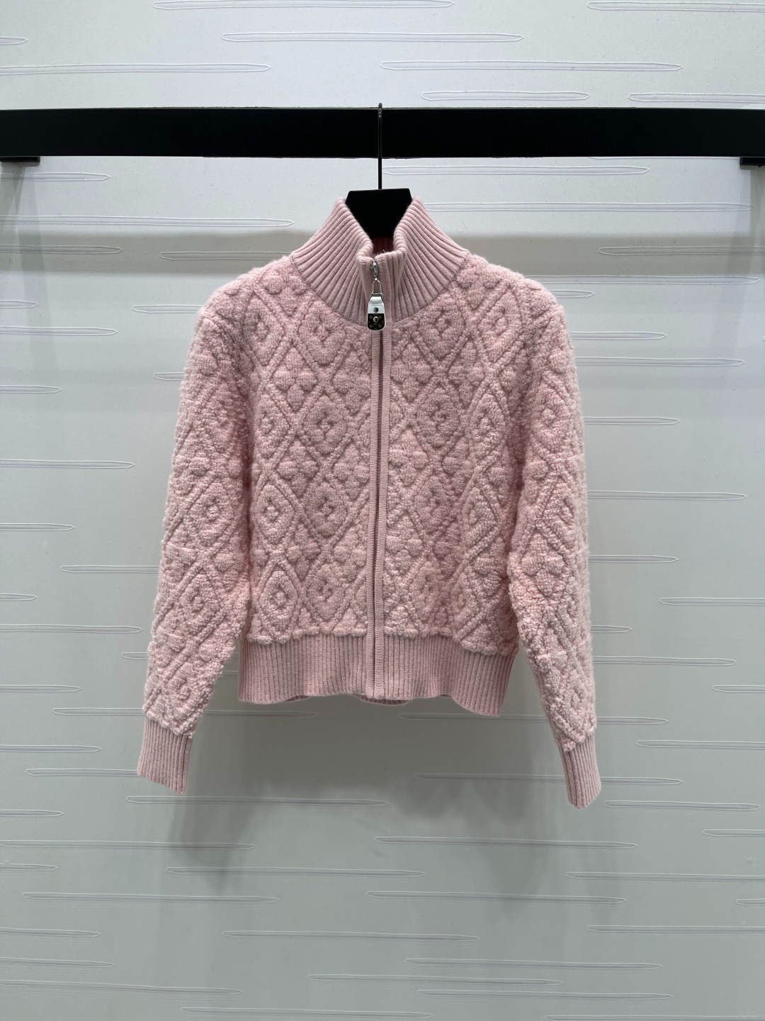 루*비통 25년 신상 퀼팅 니트 카디건