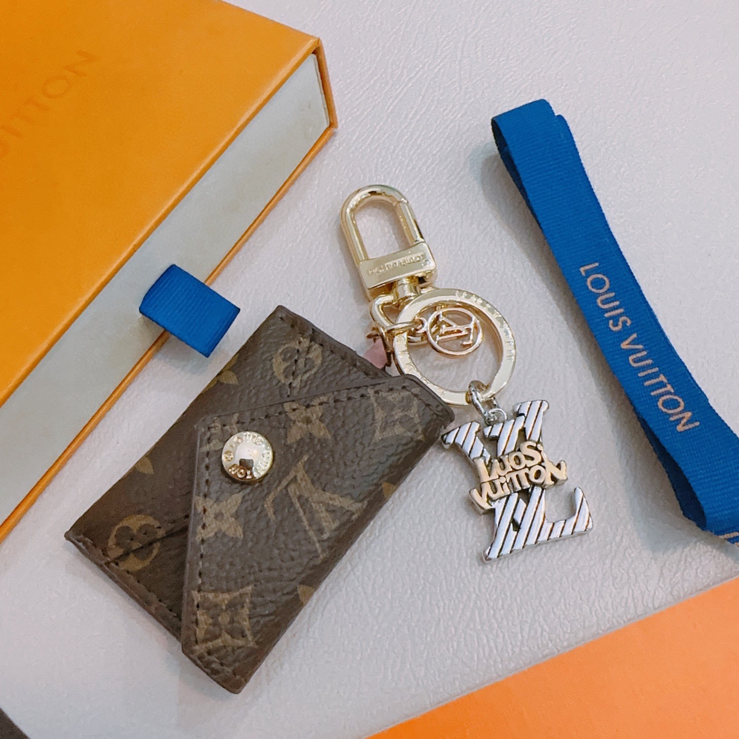루*비통 신상 키링