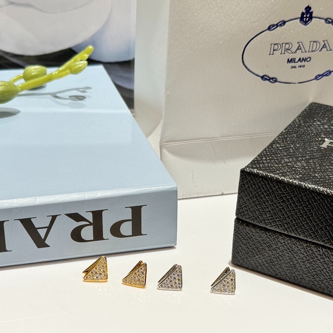 프*다 신상 삼각 올 큐빅 귀걸이
