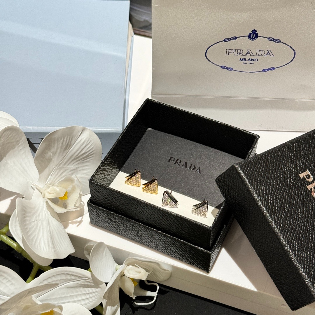 프*다 신상 삼각 올 큐빅 귀걸이