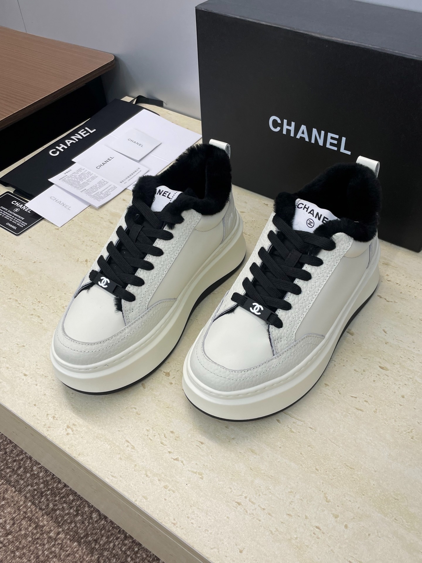 샤* 신상 퍼 통굽 스니커즈