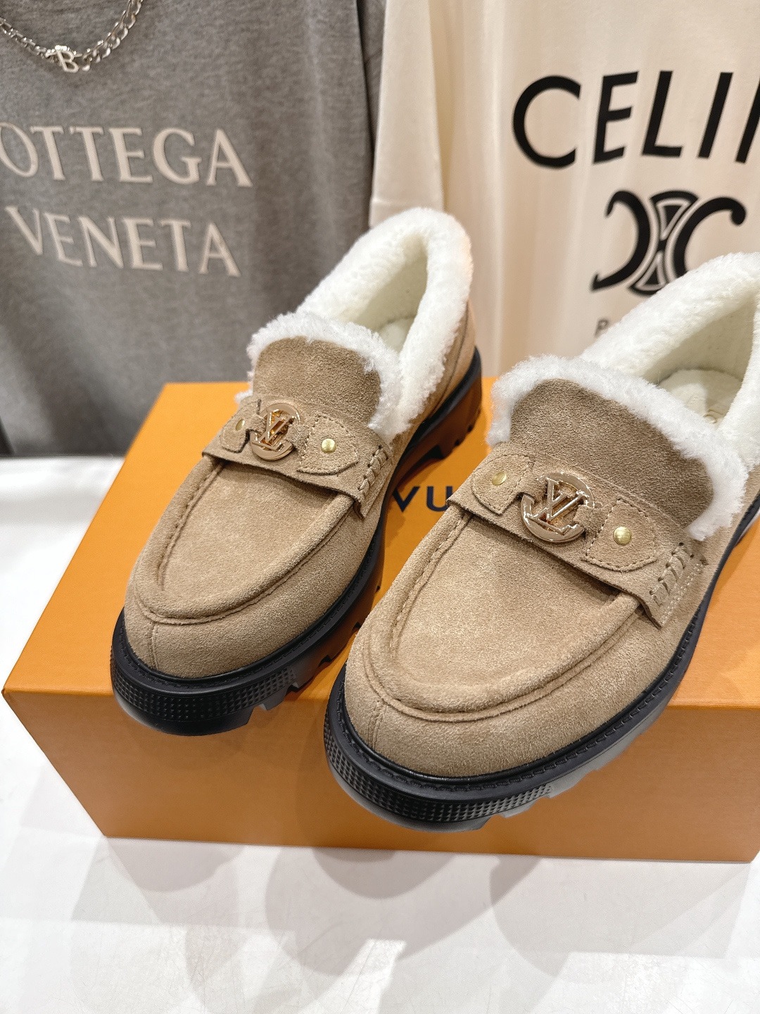 루*비통 신상 시어링 로퍼