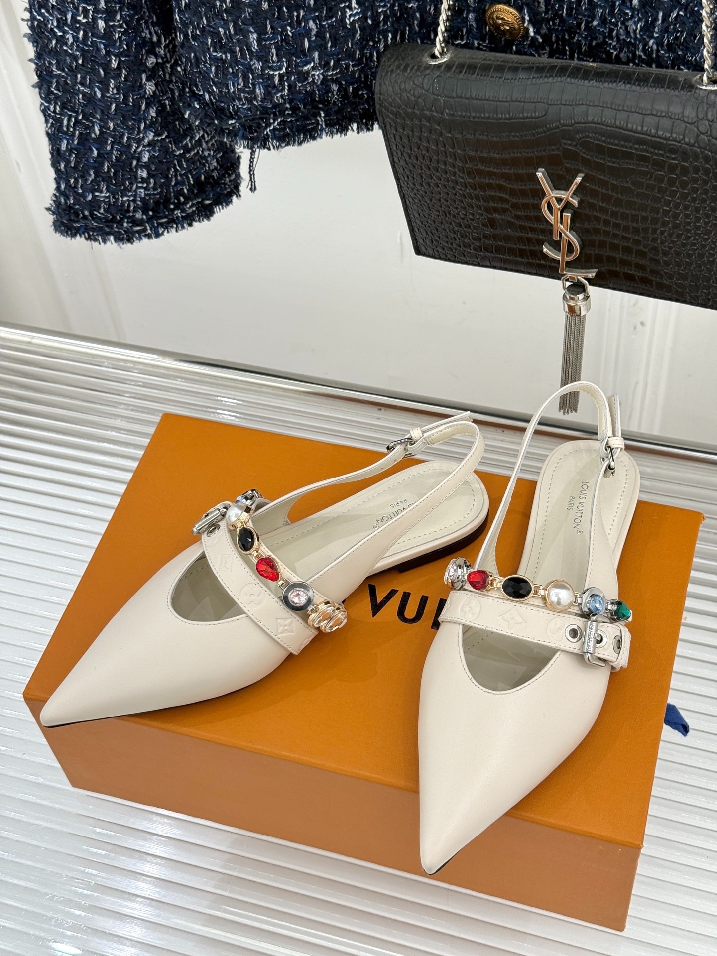 루*비통 신상 체인 스틸레토 샌들