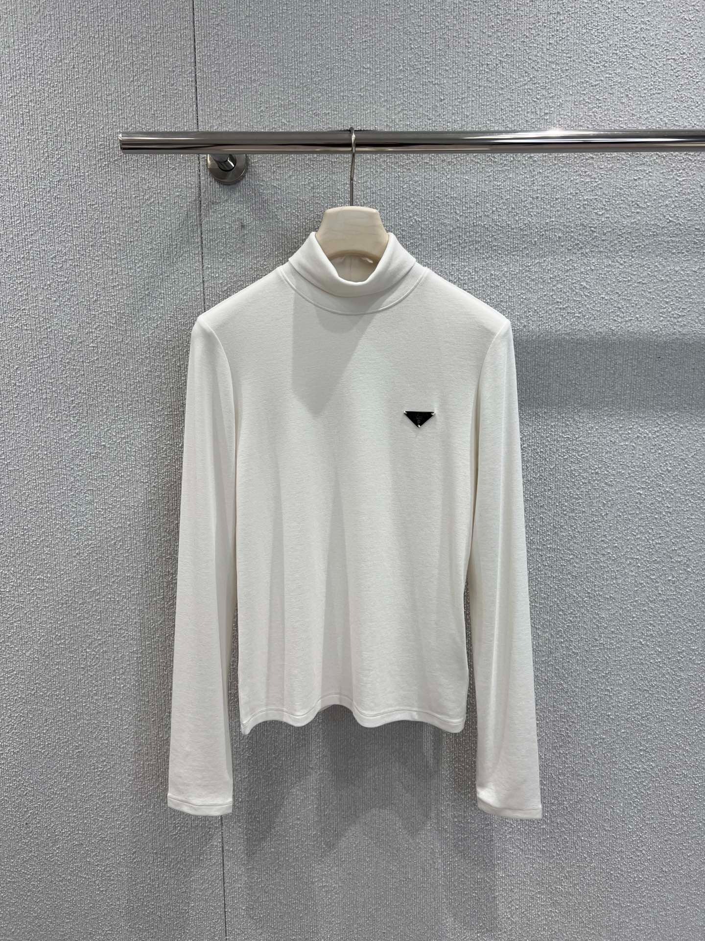 프*다 신상 터틀넥 긴팔