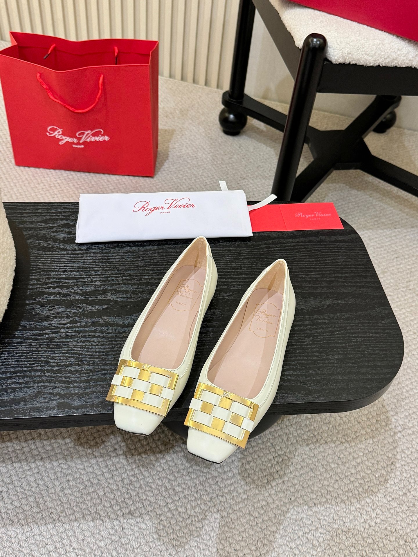 로*비비에 신상 트롬페트 단화