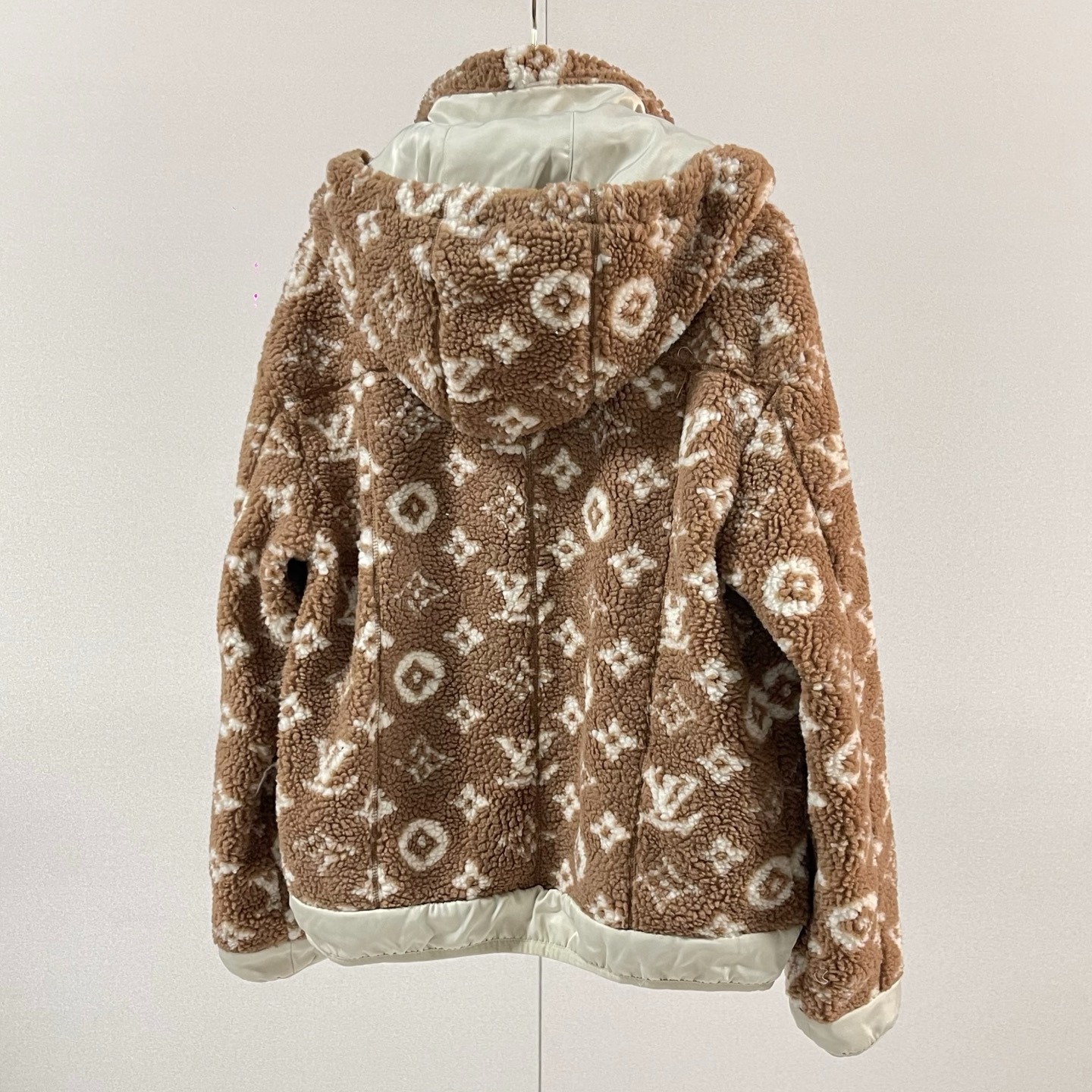 루*비통 스키 컬렉션 후드 램스울점퍼