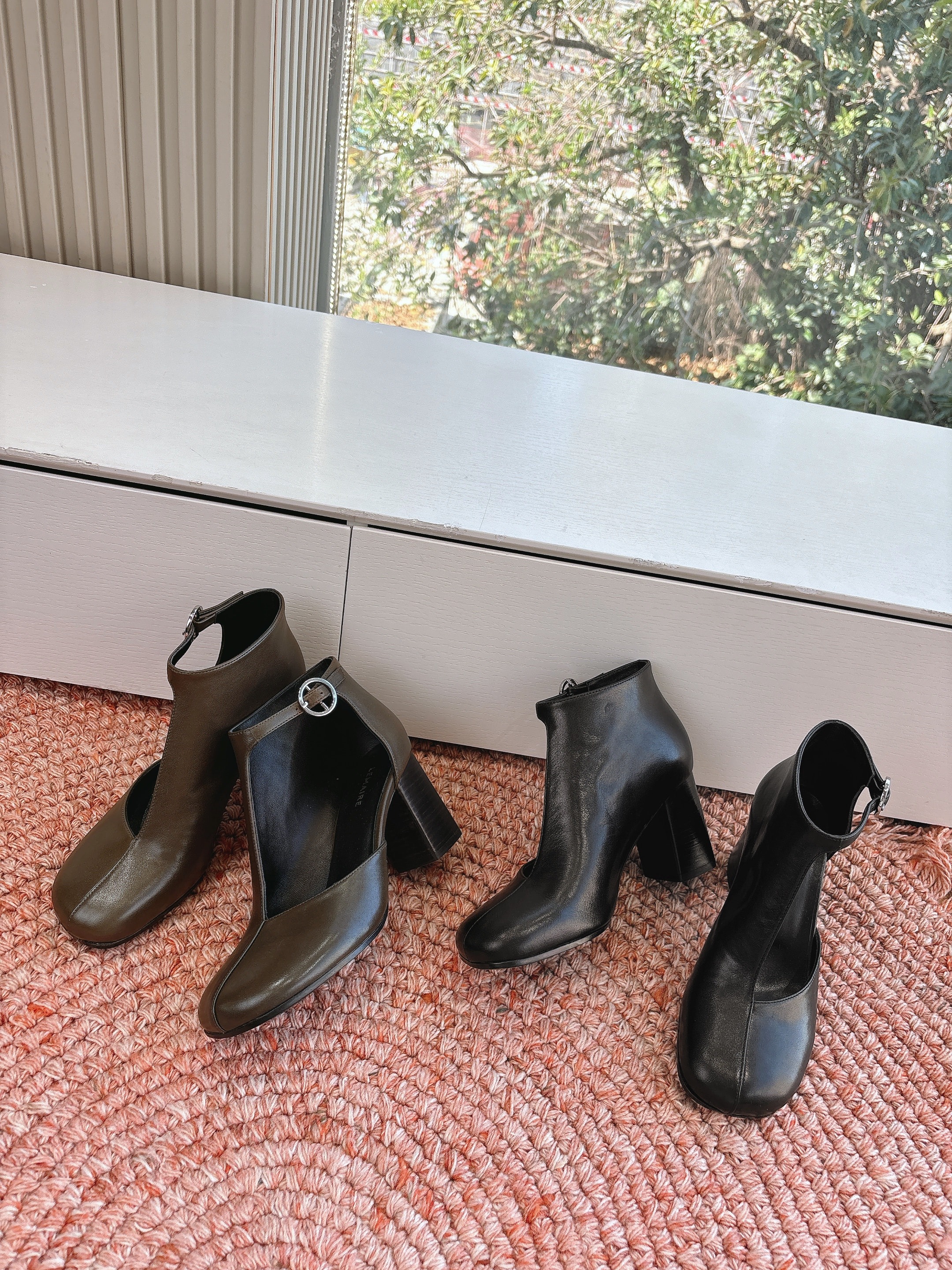 르*르 통굽 펀칭 앵클부츠