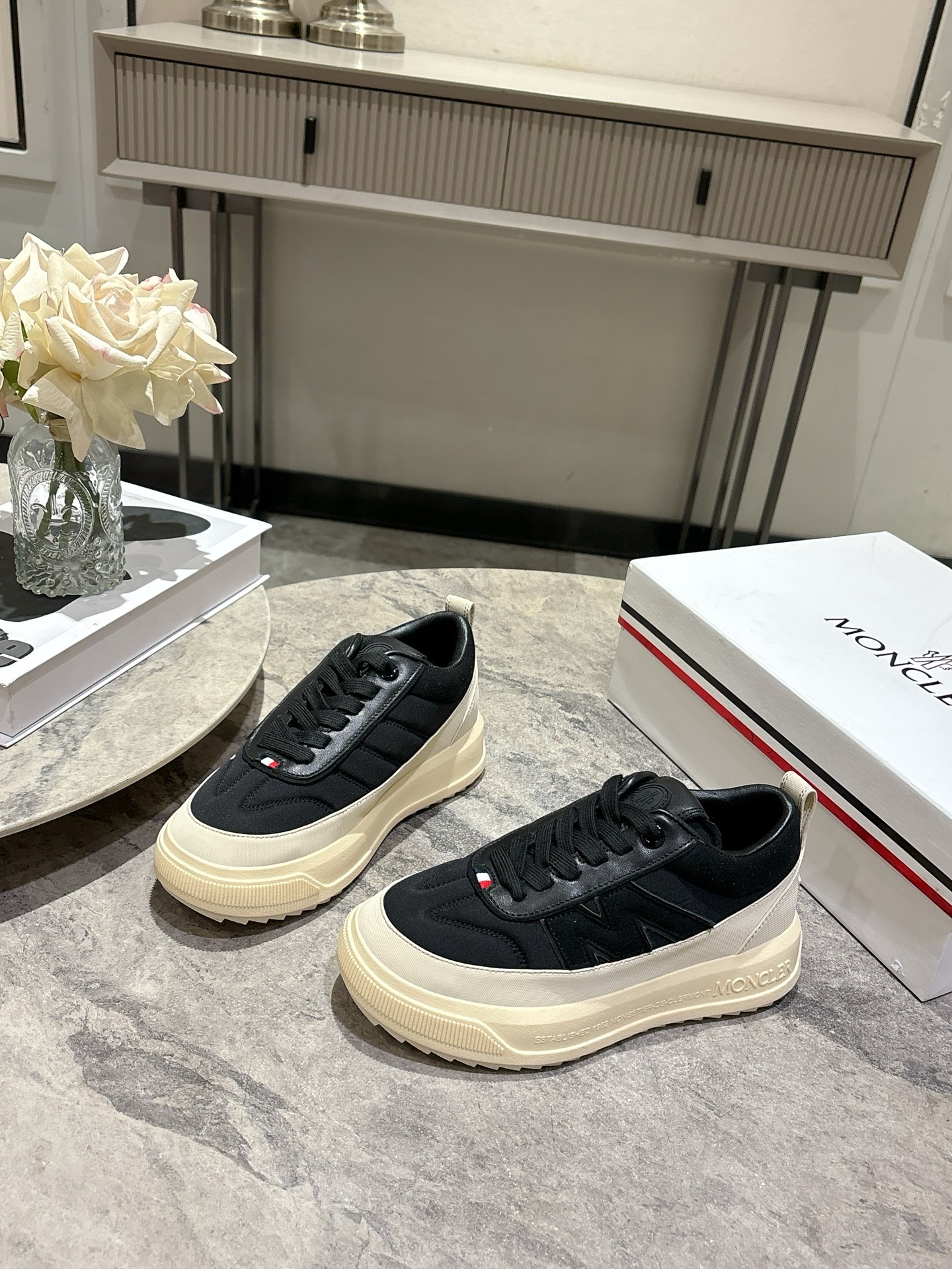 몽*레르 알티브 누벅 스웨이드 스니커즈