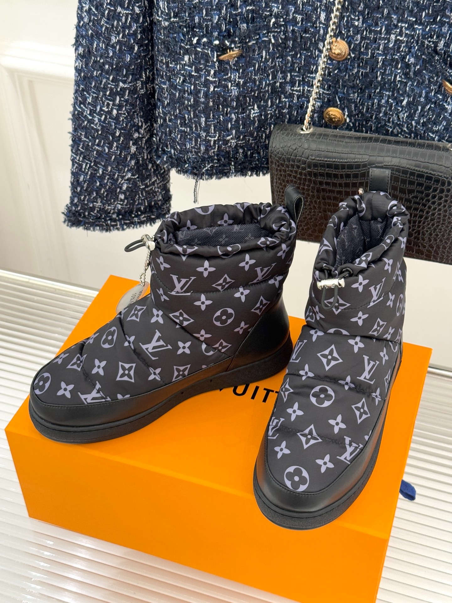 루*비통 클래식 필로우 패딩 부츠